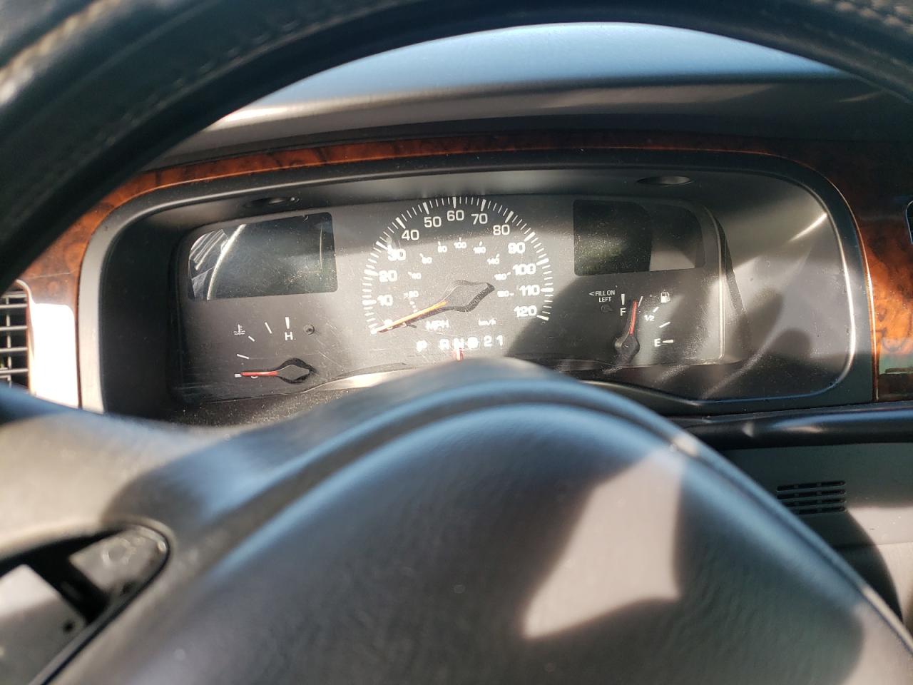 Photo 8 from auction – 2001 LINCOLN TOWN CAR E with VIN 1LNHM81W21Y610330