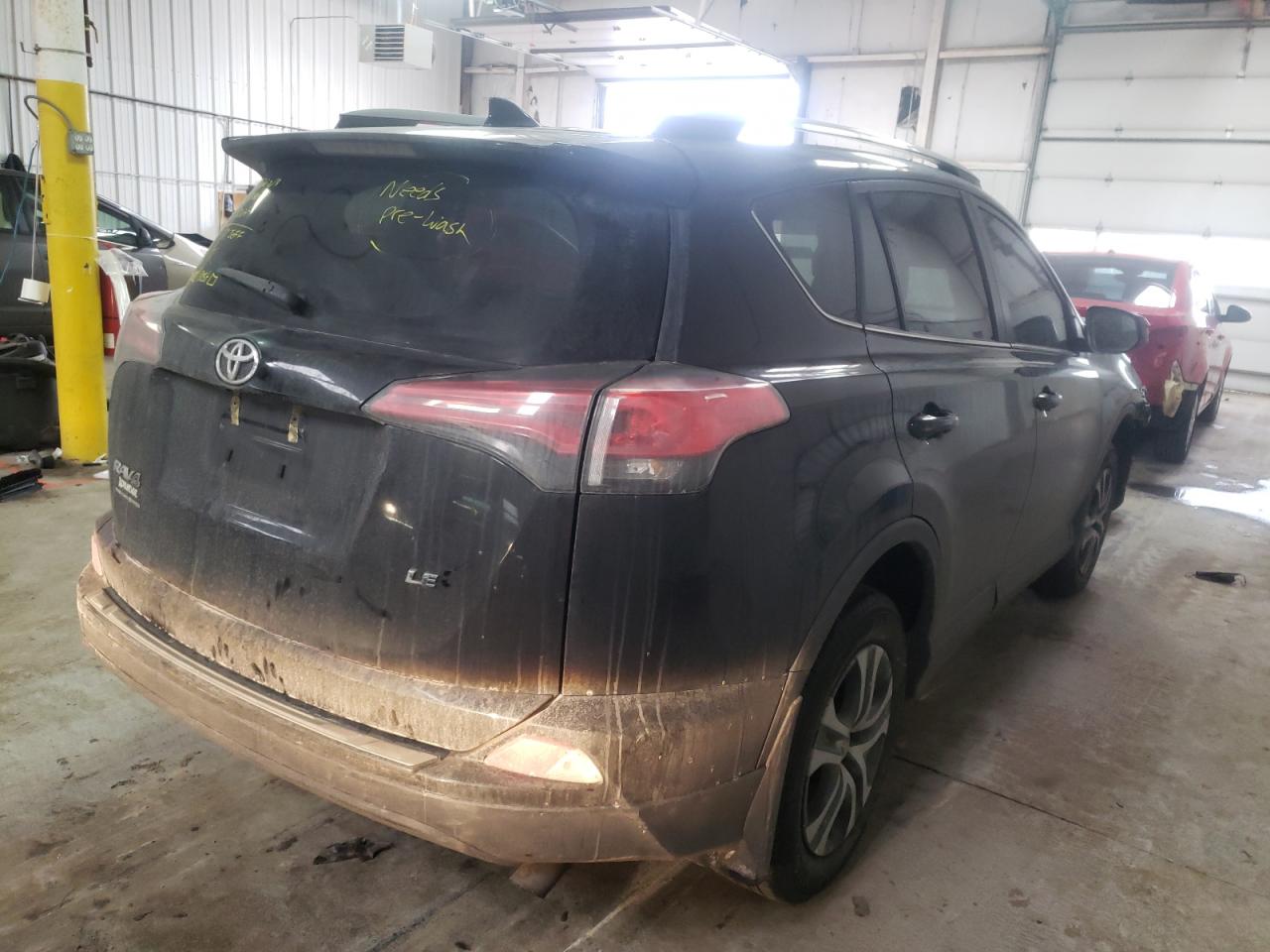 Photo 4 from auction – 2018 TOYOTA RAV4 LE with VIN 2T3ZFREV8JW513251