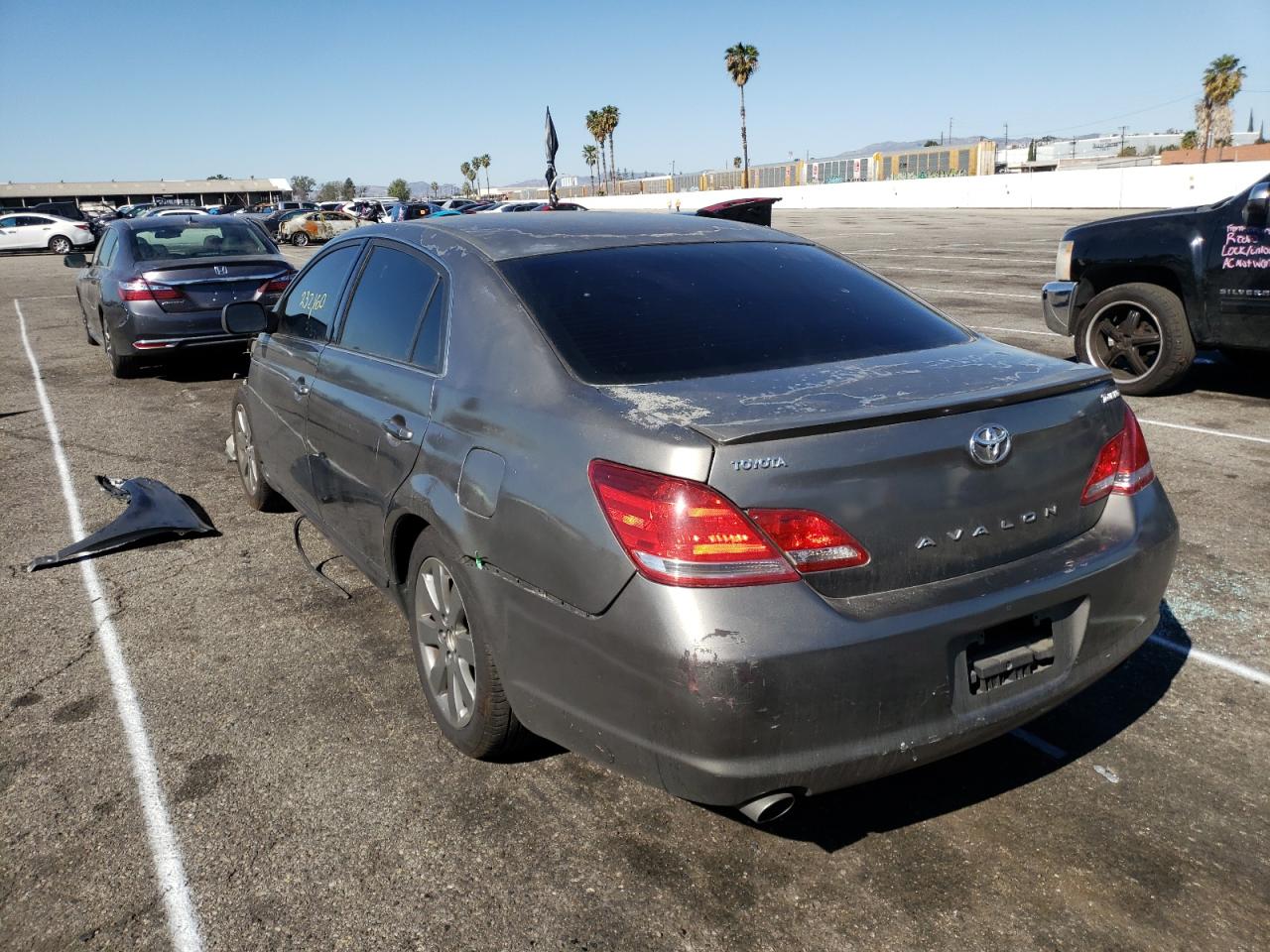 Photo 3 from auction – 2005 TOYOTA AVALON XL with VIN 4T1BK36B95U035113