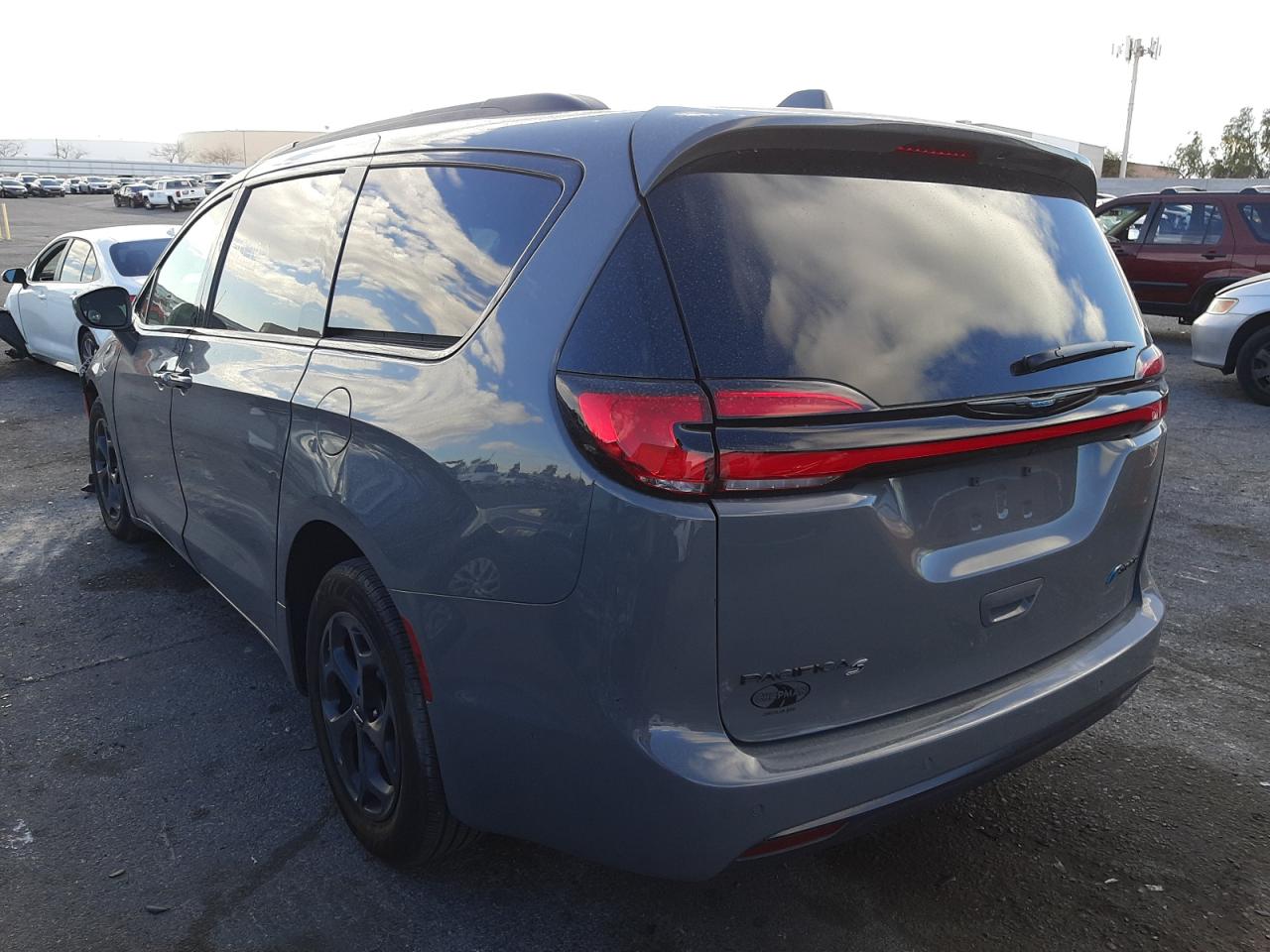 Photo 3 from auction – 2021 CHRYSLER PACIFICA H with VIN 2C4RC1L71MR553586