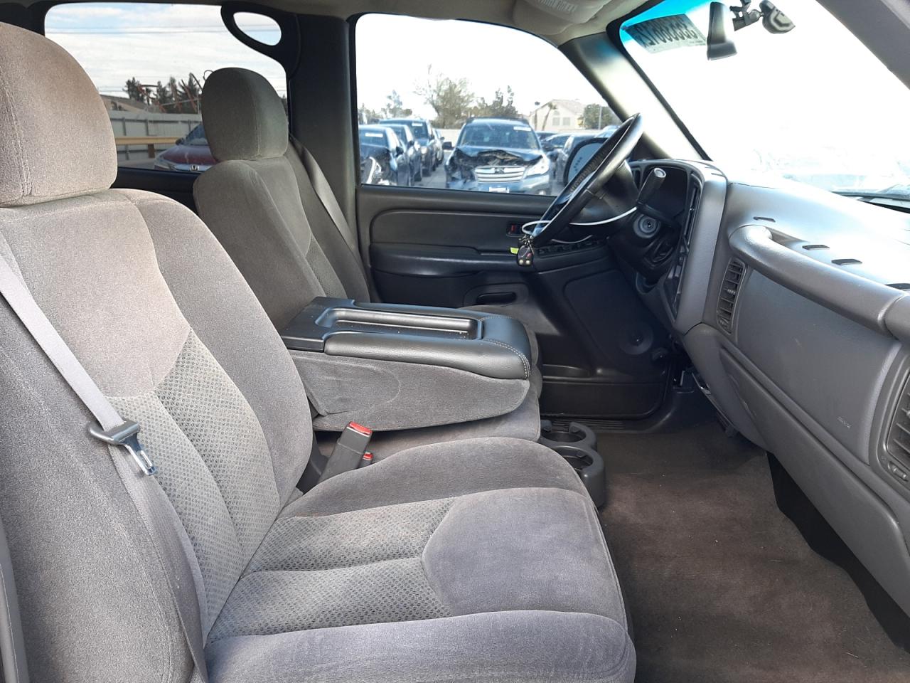 Photo 5 from auction – 2006 CHEVROLET SILVERADO with VIN 2GCEC13TX61140191