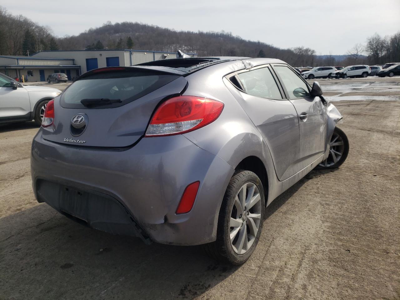 Photo 4 from auction – 2017 HYUNDAI VELOSTER with VIN KMHTC6AD7HU323762