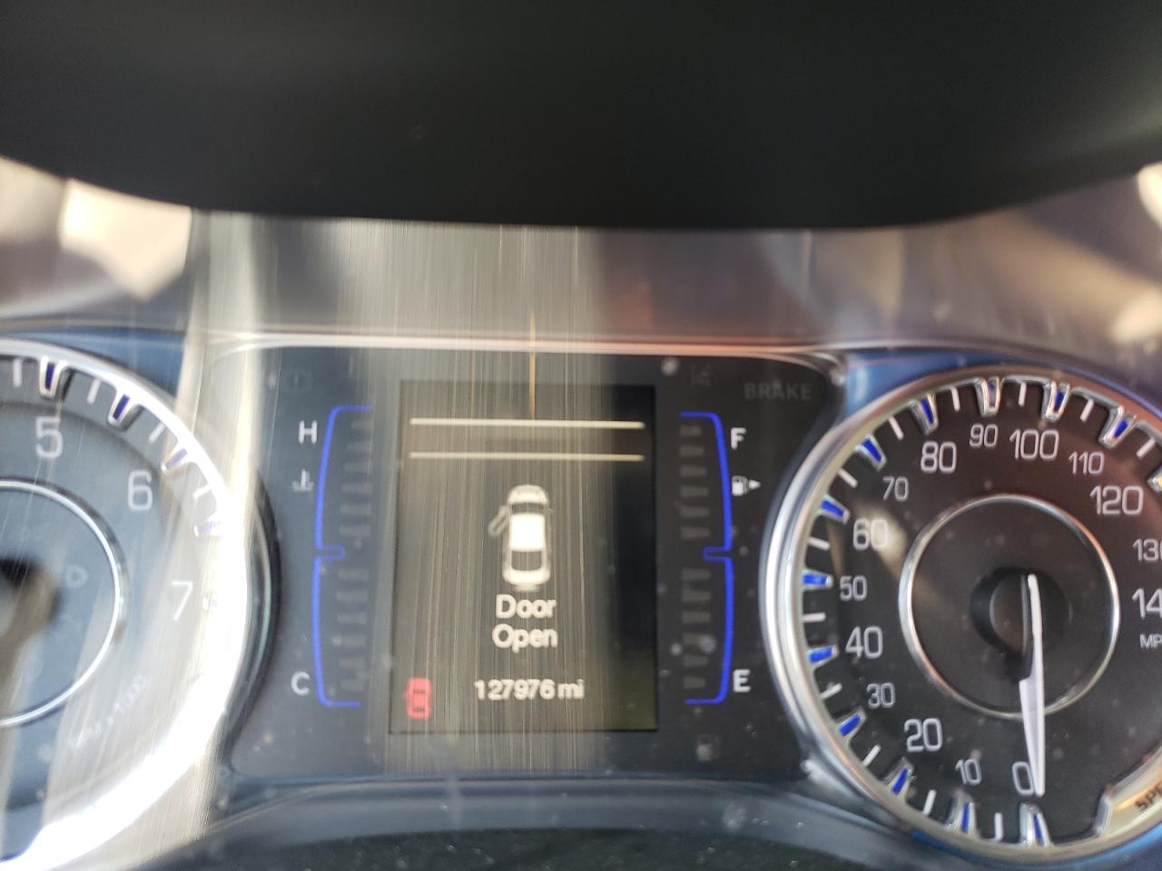Photo 8 from auction – 2015 CHRYSLER 200 LIMITE with VIN 1C3CCCAB1FN696650