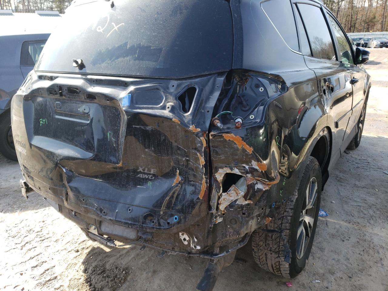 Photo 9 from auction – 2016 TOYOTA RAV4 XLE with VIN 2T3RFREV7GW496516