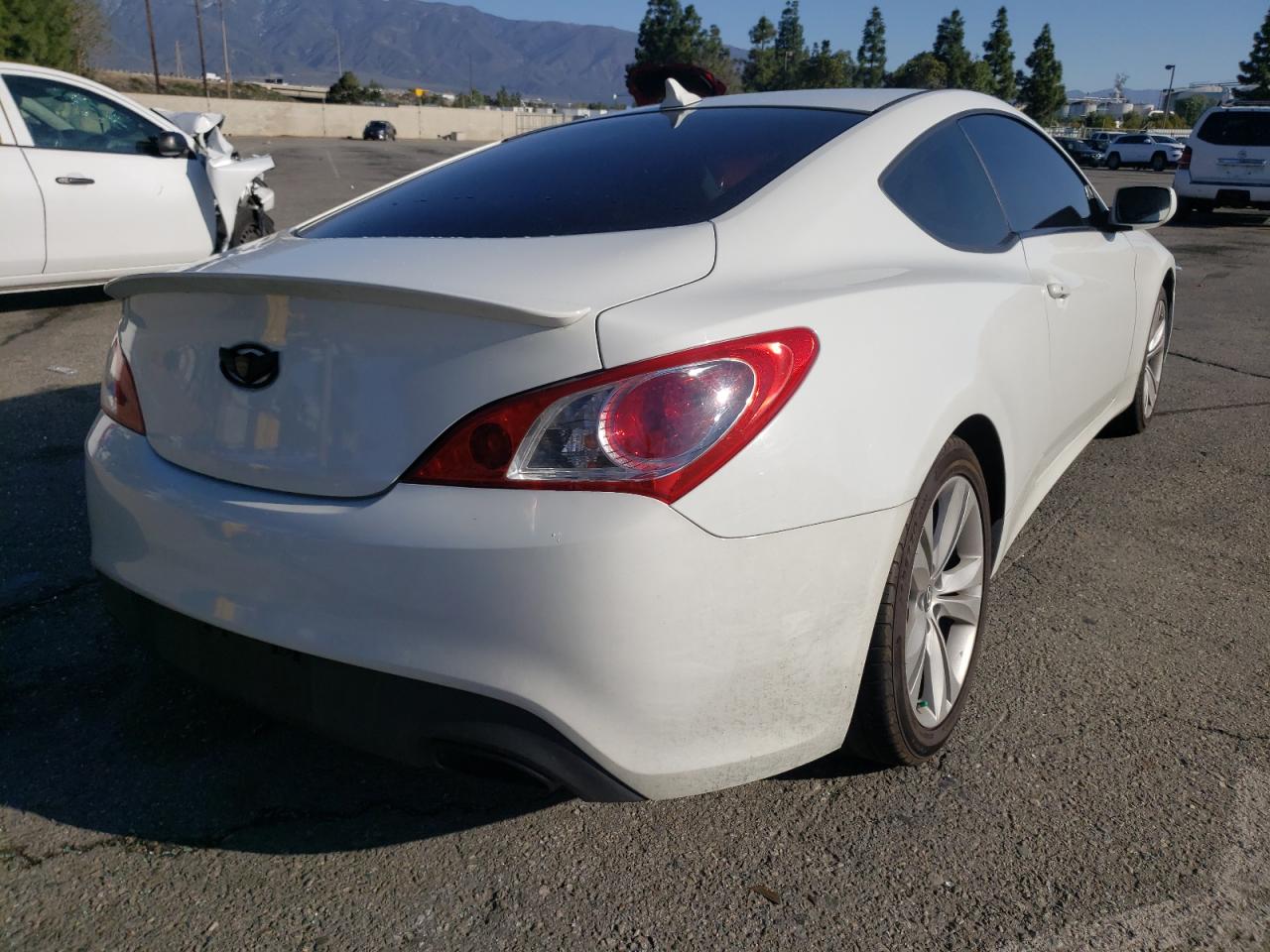 Photo 4 from auction – 2011 HYUNDAI GENESIS CO with VIN KMHHT6KD8BU042887