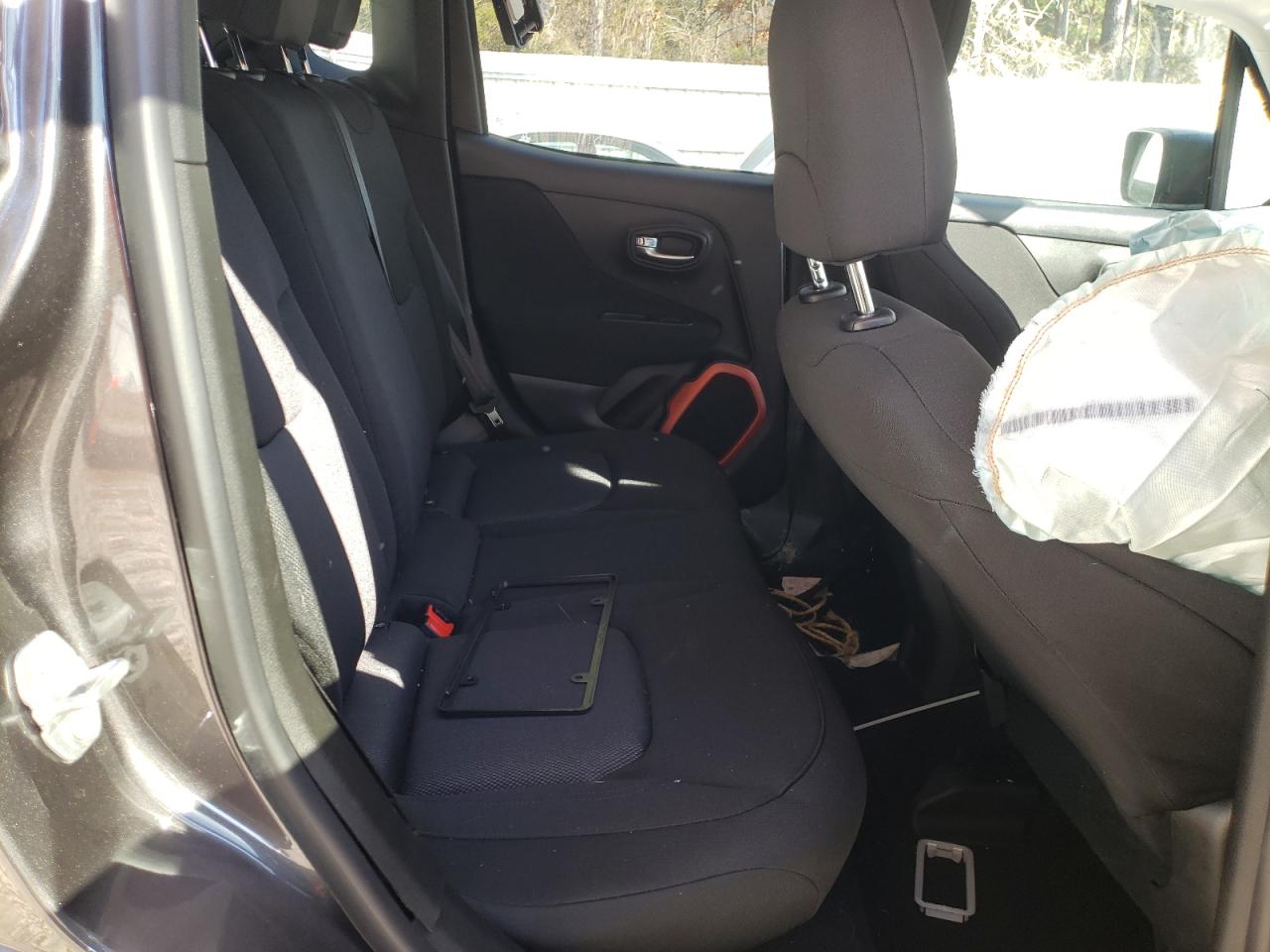 Photo 6 from auction – 2018 JEEP RENEGADE S with VIN ZACCJBAB3JPH25805