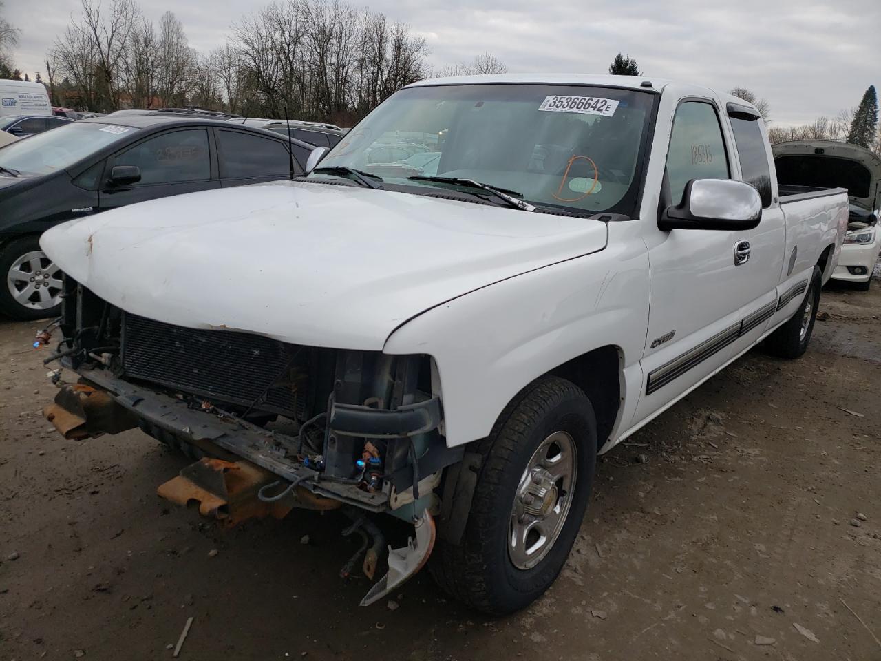 Photo 2 from auction – 1999 CHEVROLET SILVERADO with VIN 1GCEC19T1XE235570