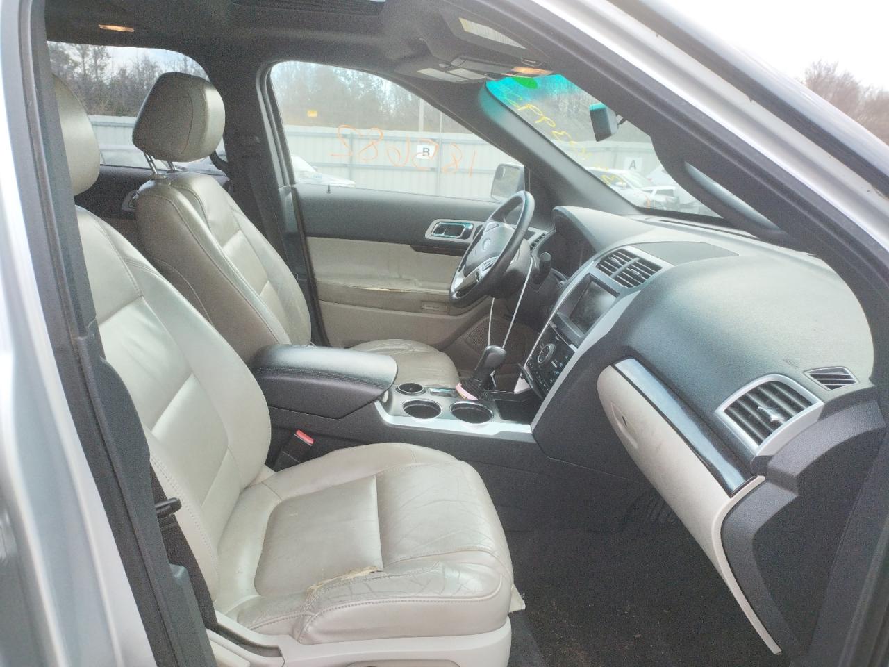 Photo 5 from auction – 2012 FORD EXPLORER L with VIN 1FMHK7F83CGA52877