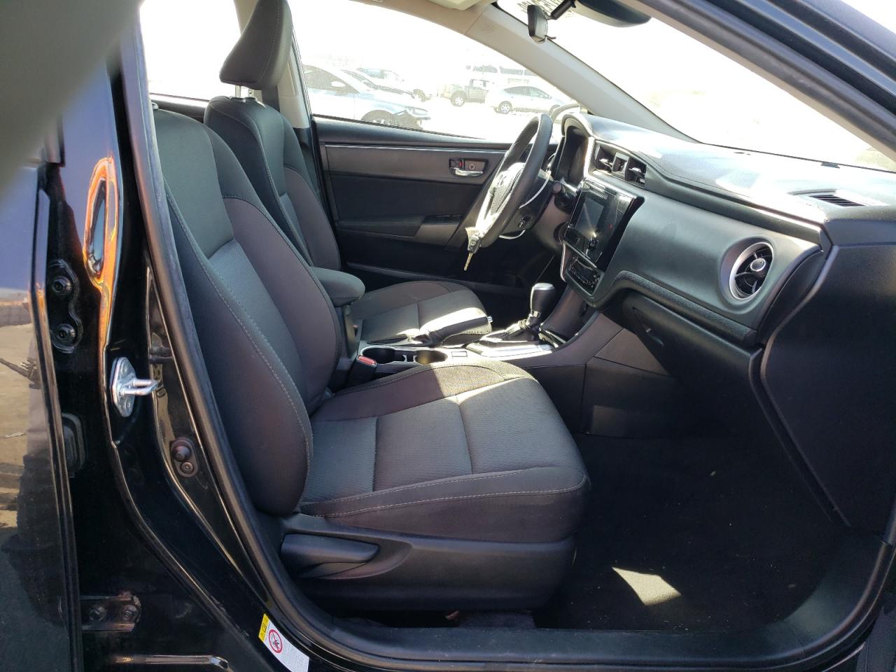 Photo 5 from auction – 2018 TOYOTA COROLLA with VIN 2T1BURHEXJC038070