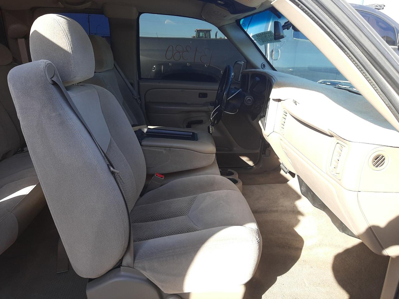 Photo 19 from auction – 2004 CHEVROLET SILVERADO with VIN 2GCEC19VX41144781