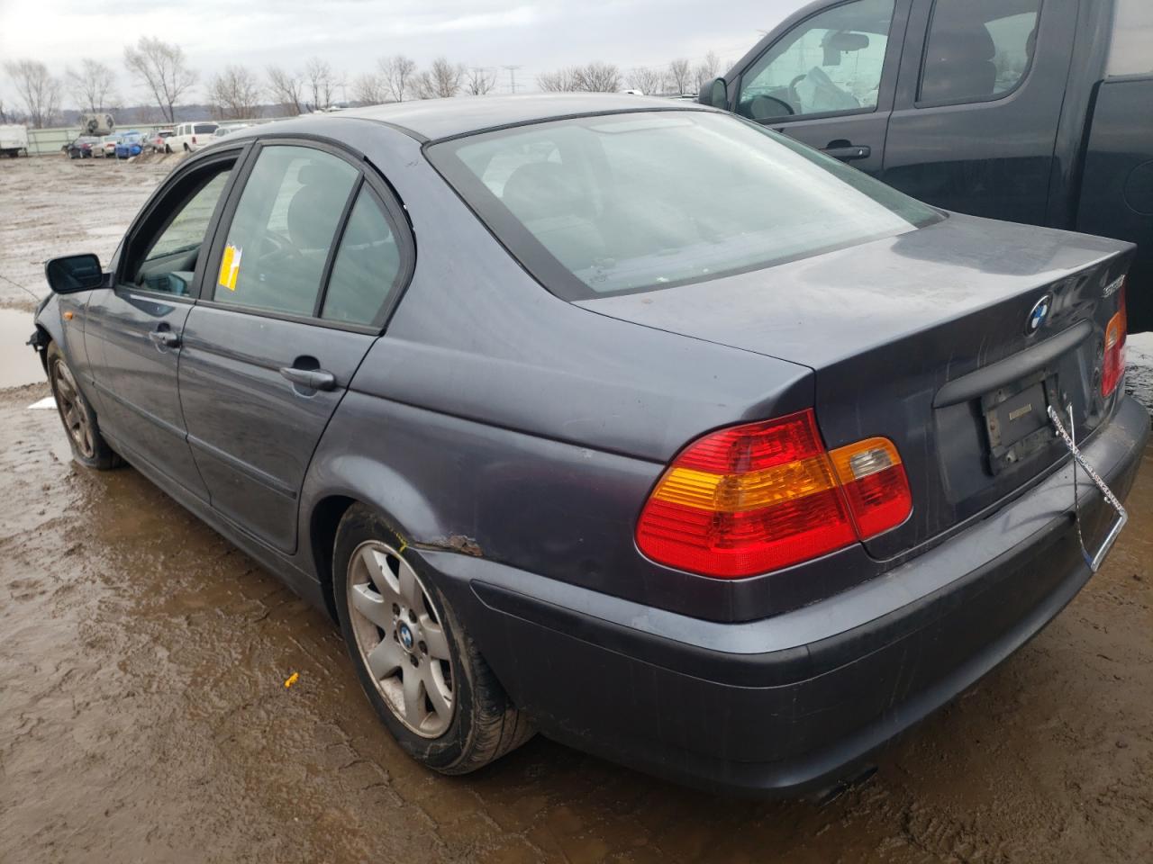 Photo 3 from auction – 2003 BMW 325 I with VIN WBAET37413NJ30400