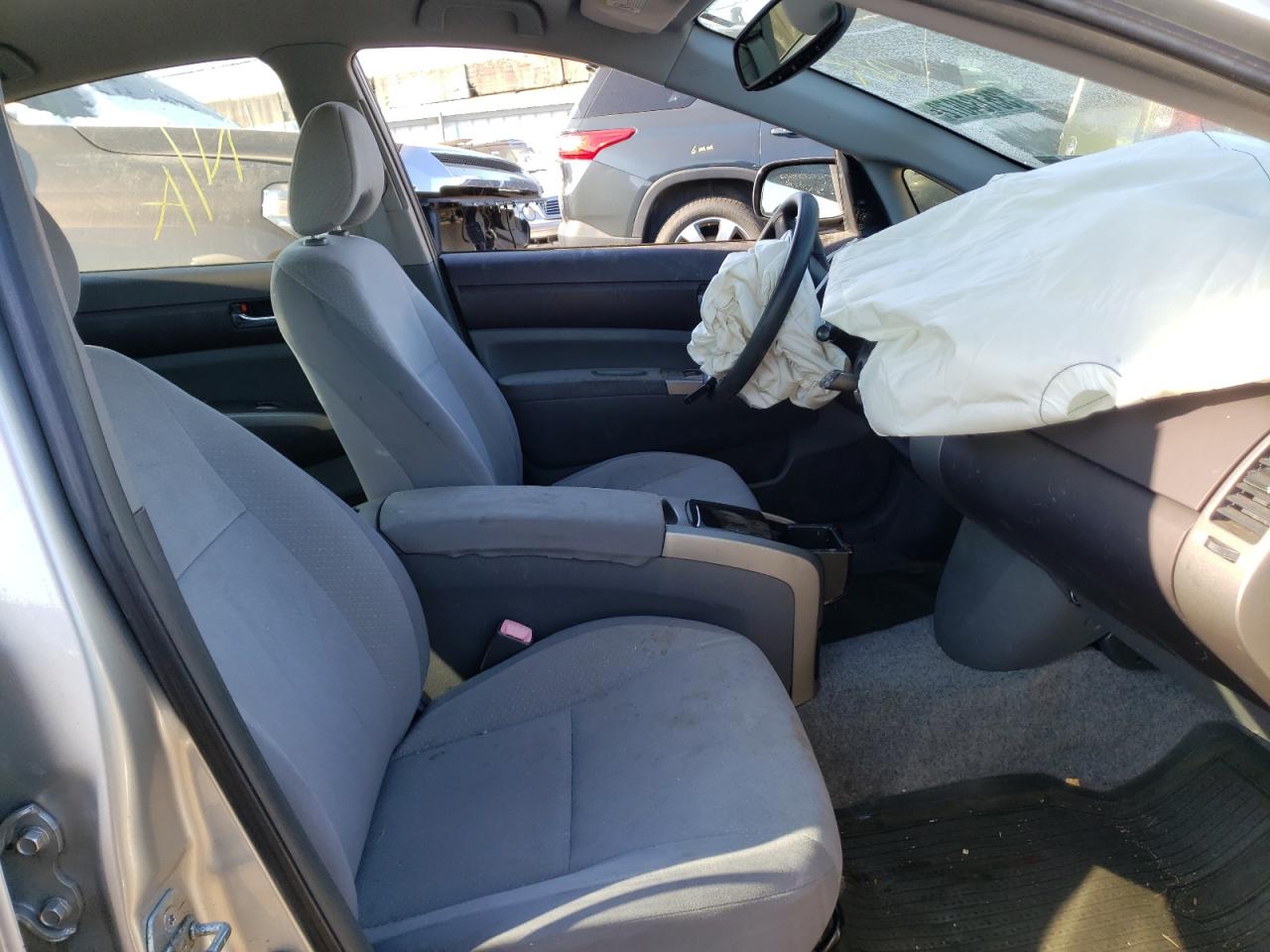 Photo 5 from auction – 2005 TOYOTA PRIUS with VIN JTDKB20U557050828