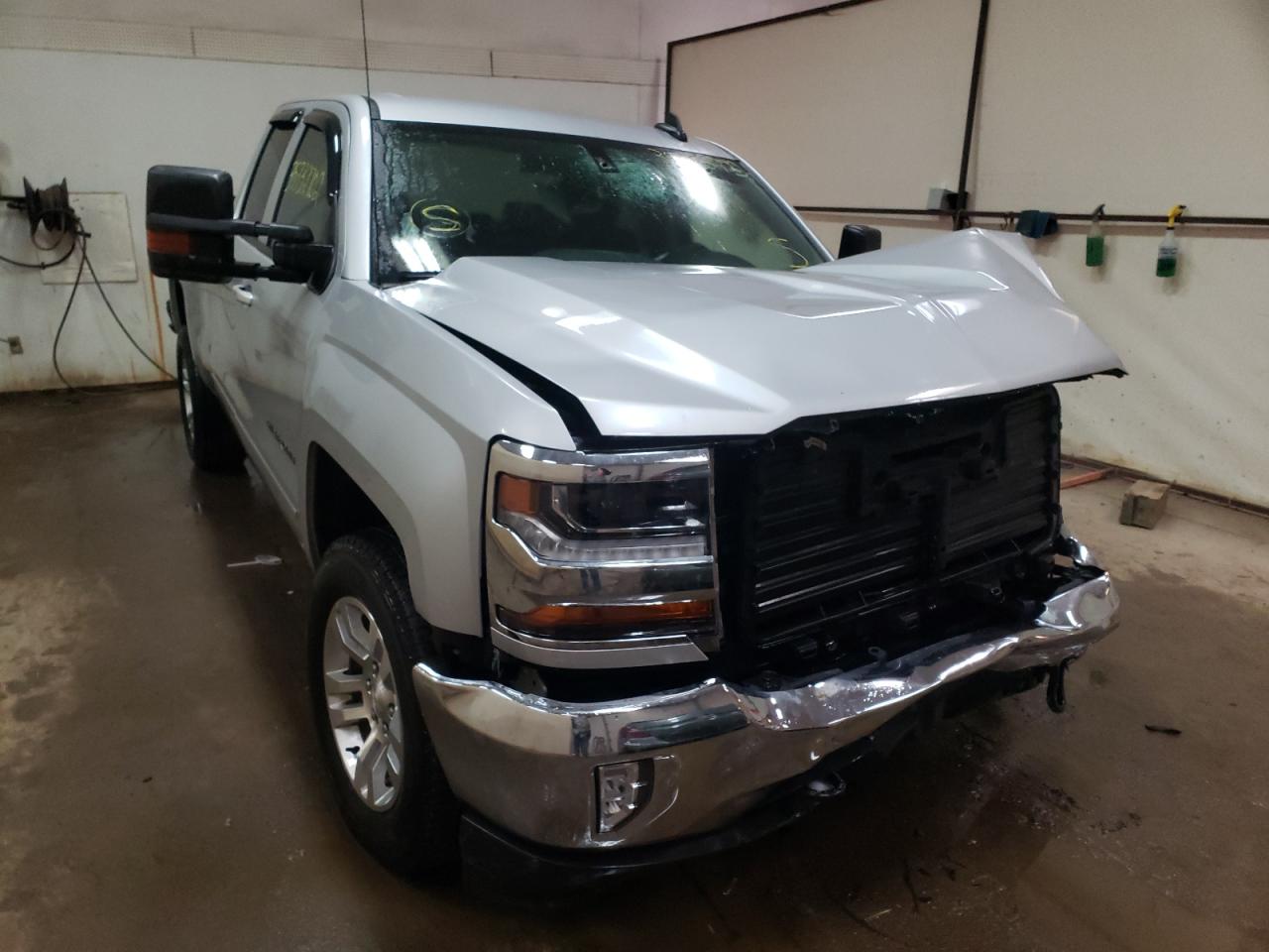 CHEVROLET SILVERADO 2018 with VIN 1GCVKREC2JZ298541 - Photo from auction