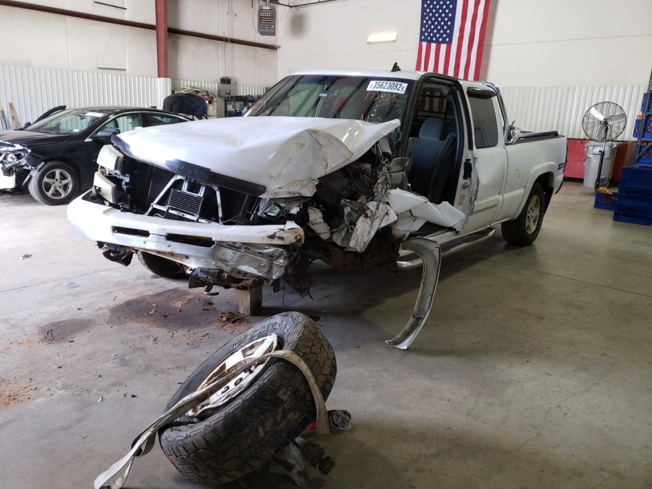 Photo 2 from auction – 2007 CHEVROLET SILVERADO with VIN 1GCEK19Z67Z172725