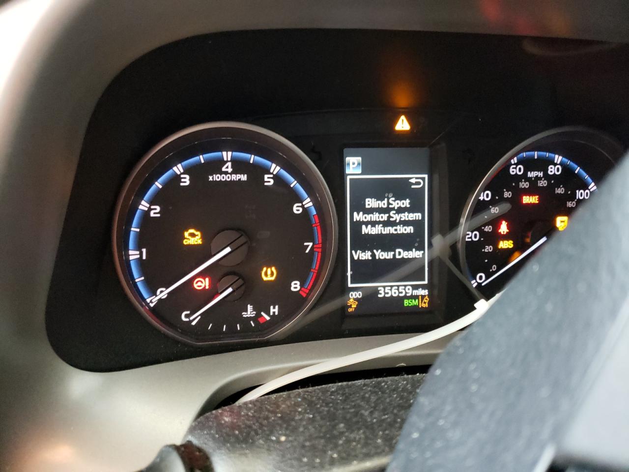Foto 8 de la subasta – 2018 TOYOTA RAV4 con VIN 2T3RFREV1JW709158
