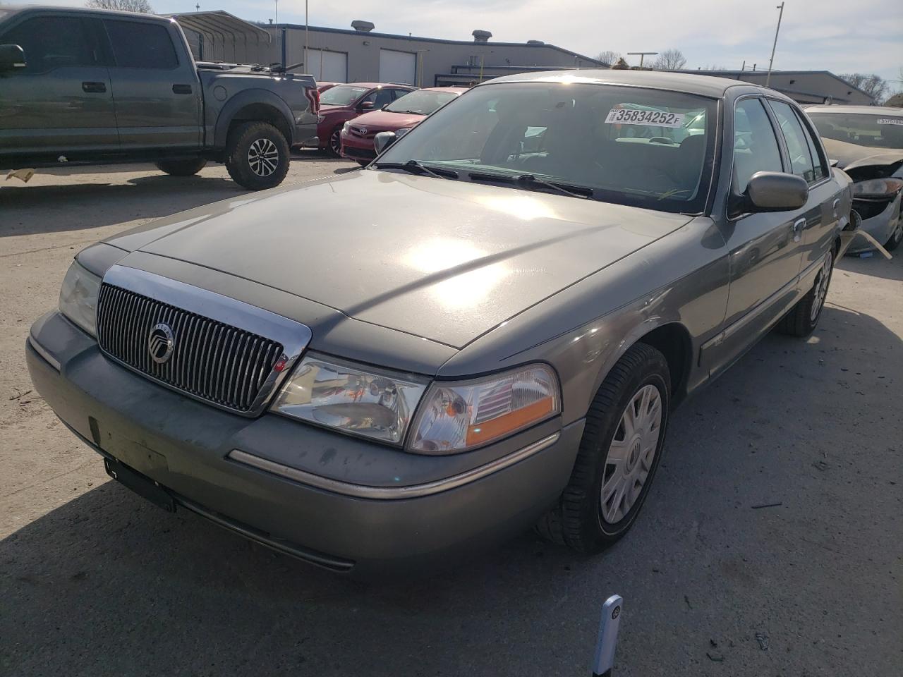 Photo 2 from auction – 2004 MERCURY GRAND MARQ with VIN 2MEFM74W34X677524