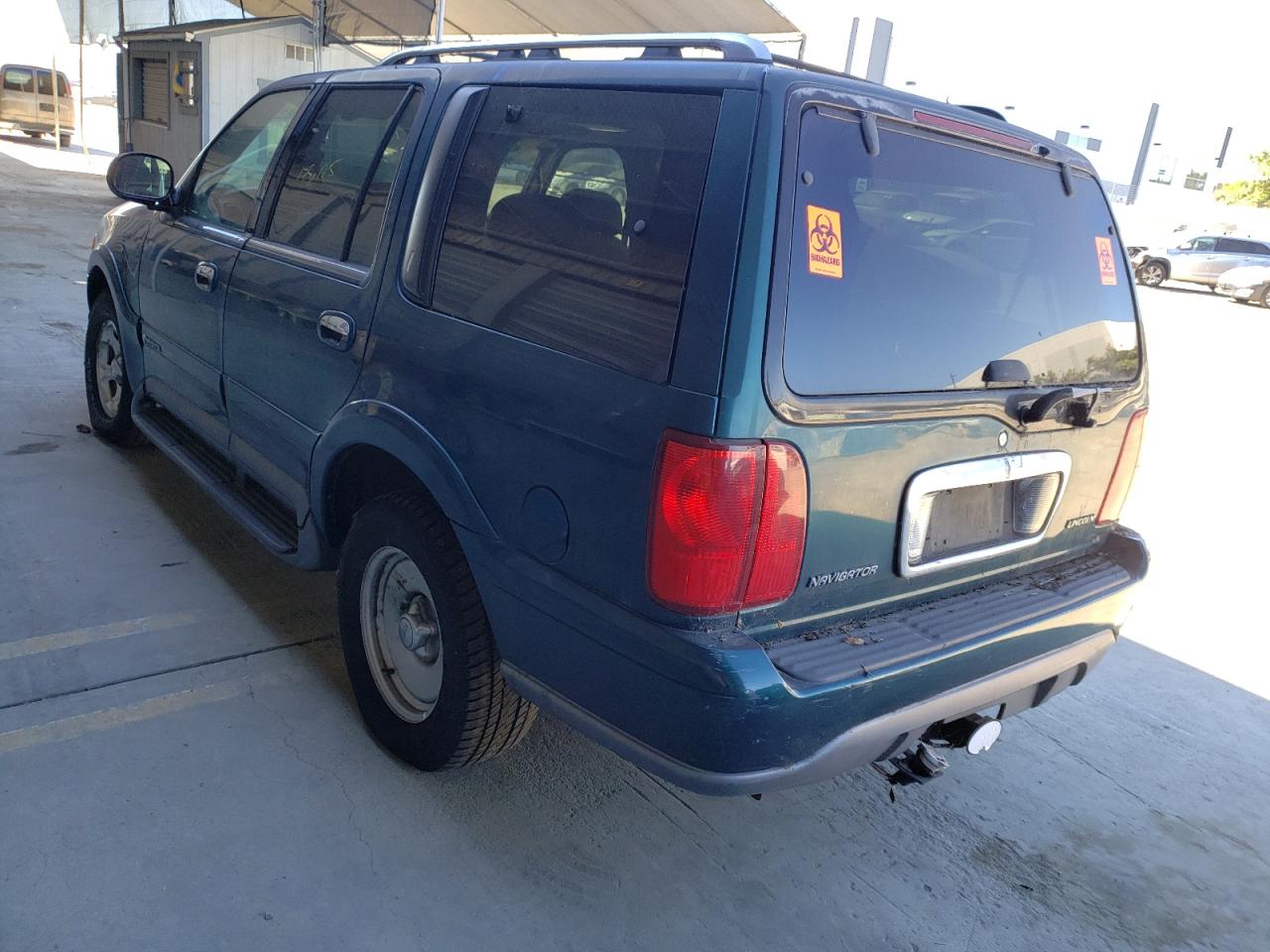 Photo 3 from auction – 1998 LINCOLN NAVIGATOR with VIN 5LMPU28L3WLJ13048