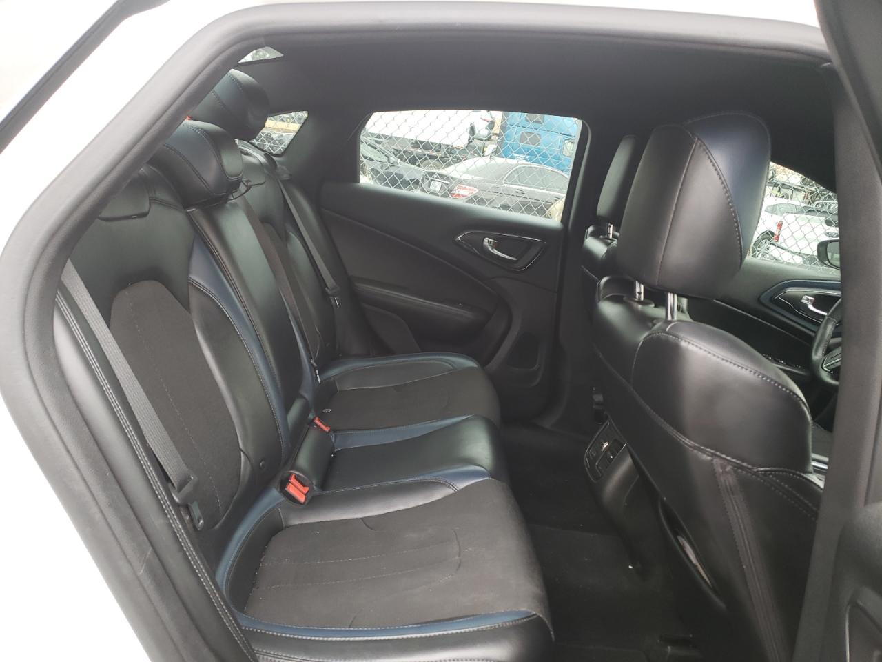Photo 6 from auction – 2015 CHRYSLER 200 S with VIN 1C3CCCDG5FN557077