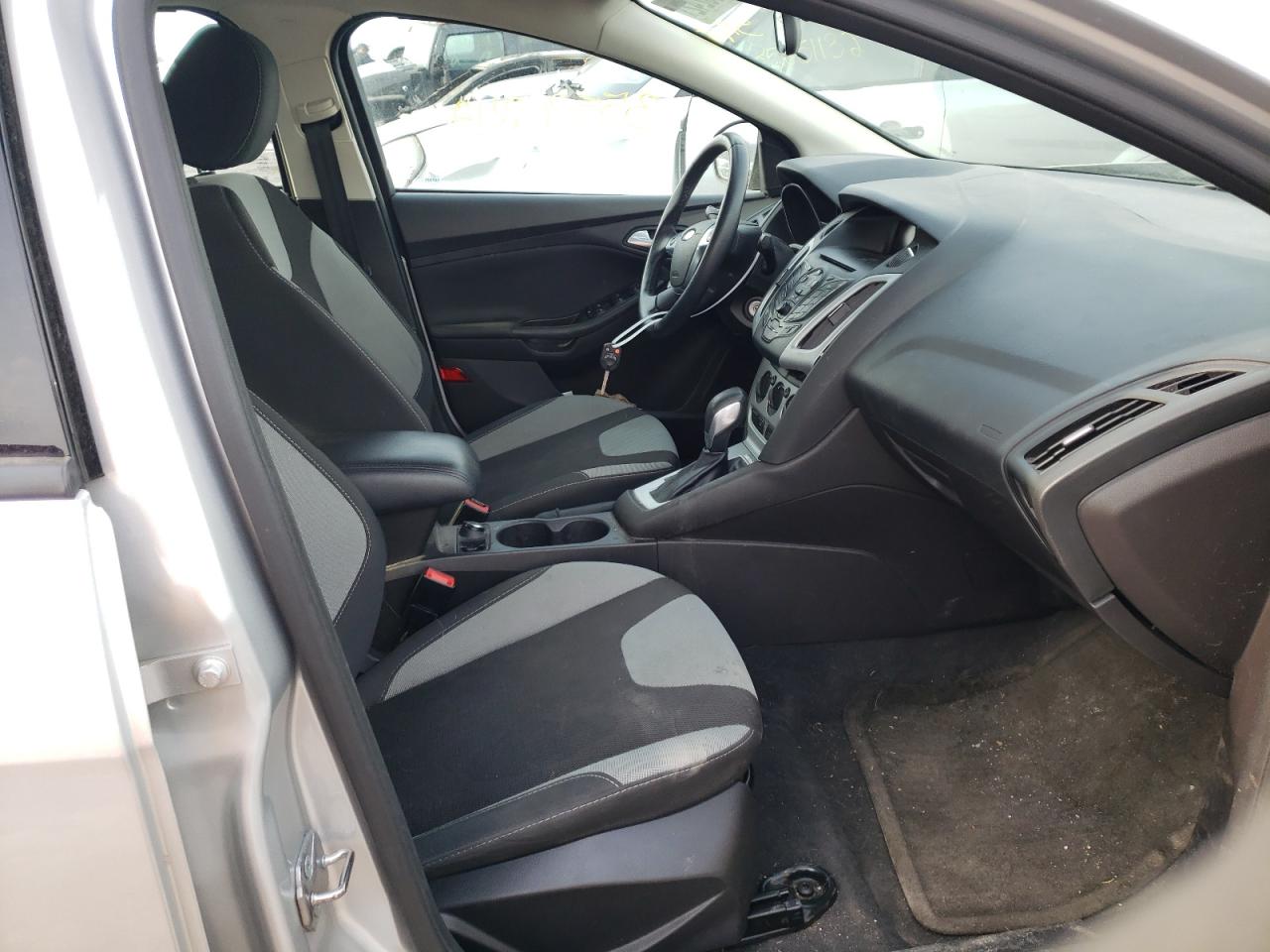 Photo 5 from auction – 2014 FORD FOCUS SE with VIN 1FADP3F23EL419317
