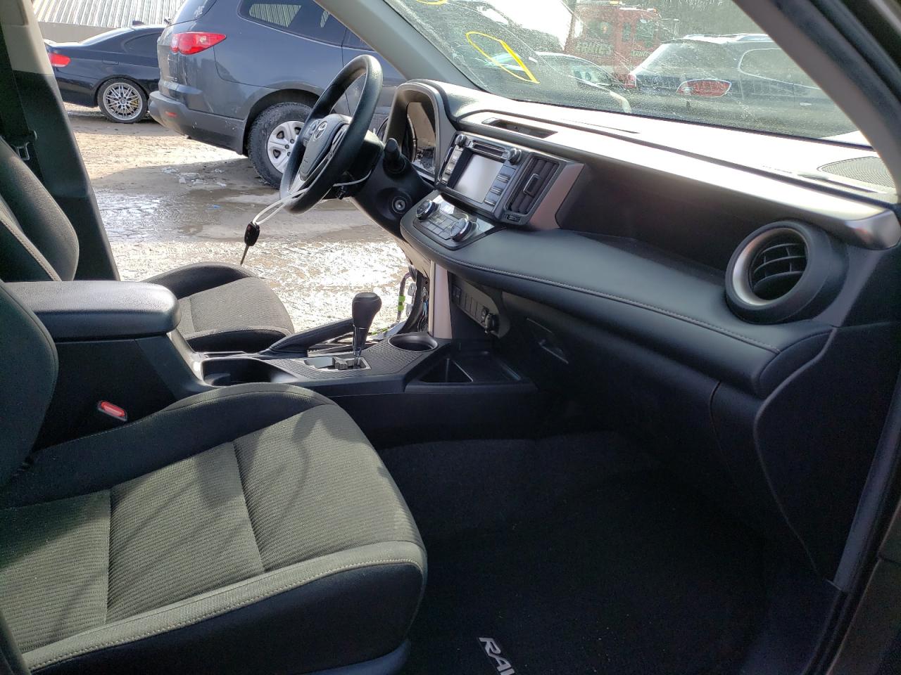 Photo 5 from auction – 2013 TOYOTA RAV4 XLE with VIN JTMRFREV2DD040402
