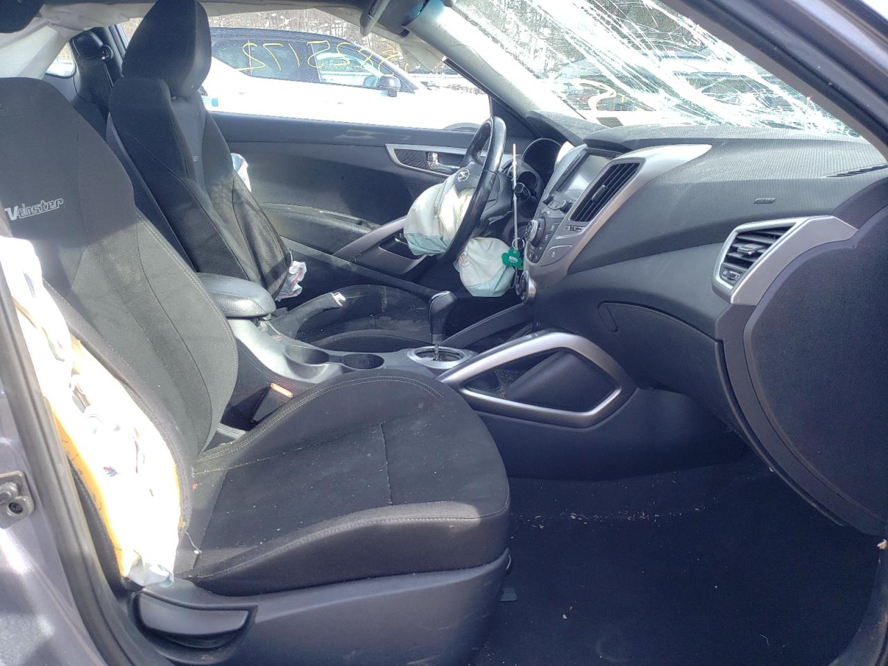 Photo 5 from auction – 2017 HYUNDAI VELOSTER with VIN KMHTC6AD7HU323762