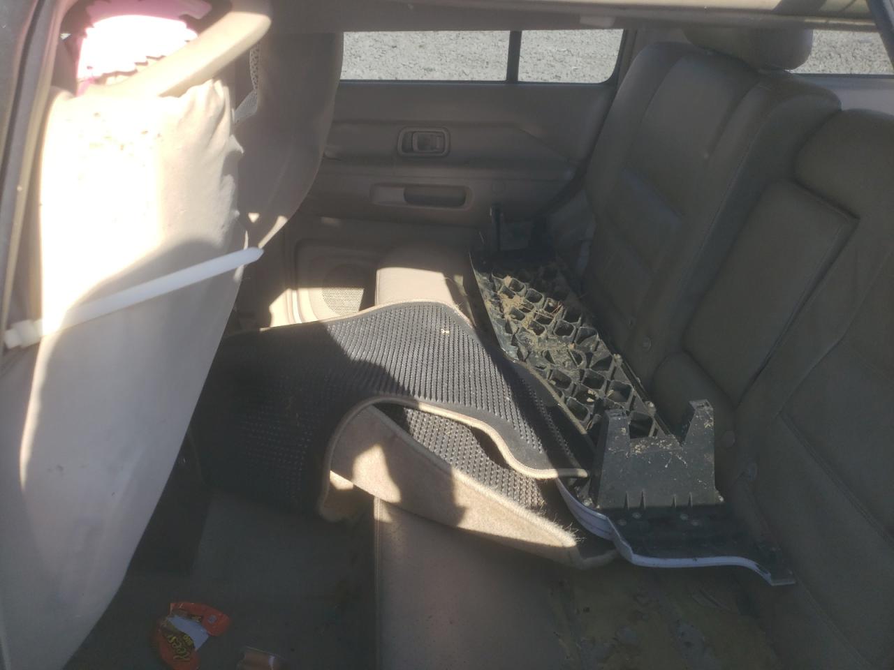 Photo 6 from auction – 2000 NISSAN PATHFINDER with VIN JN8AR07S5YW449155