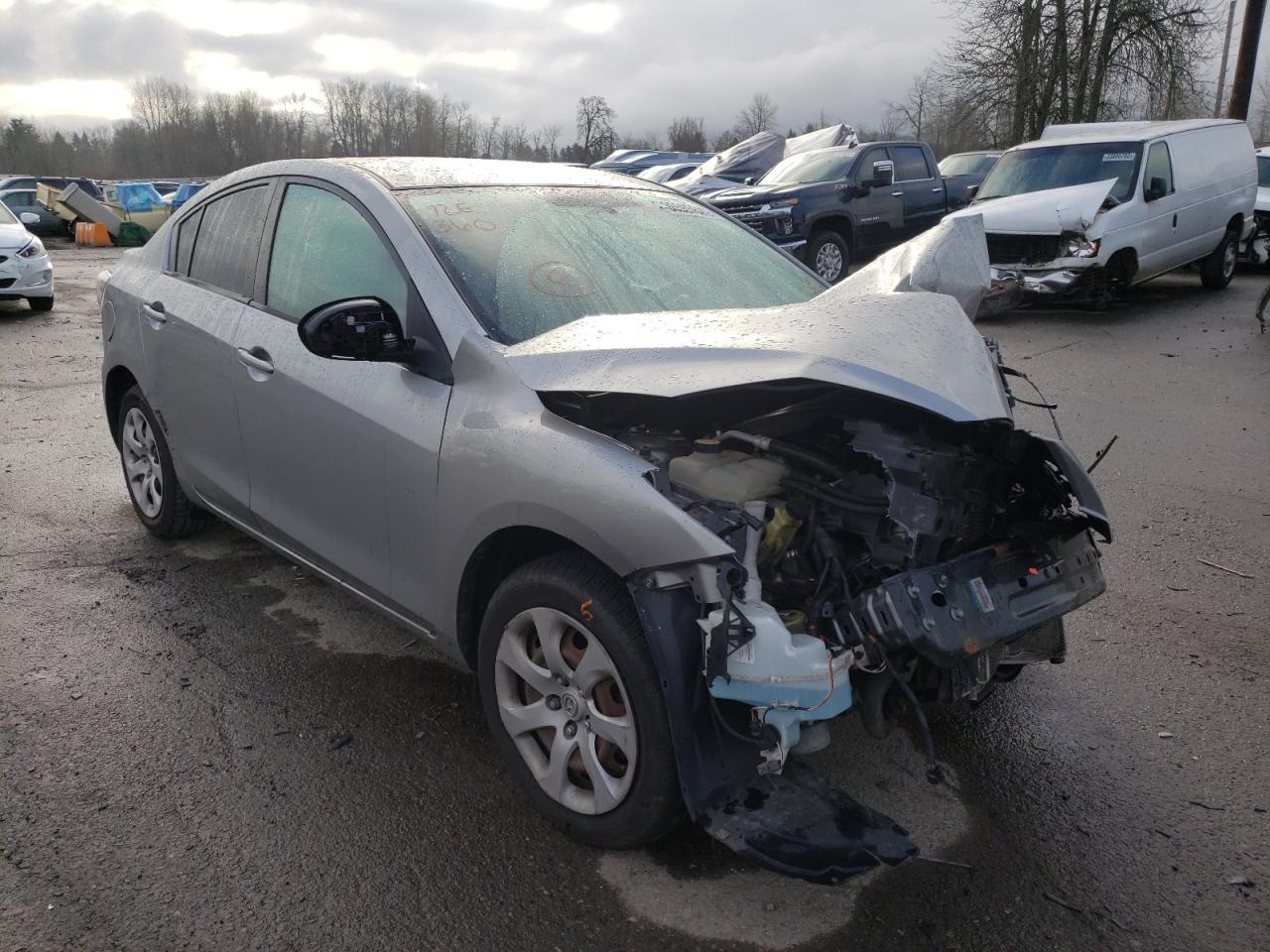 MAZDA 3 I 2013 with VIN JM1BL1UP6D1800895 - Photo from auction