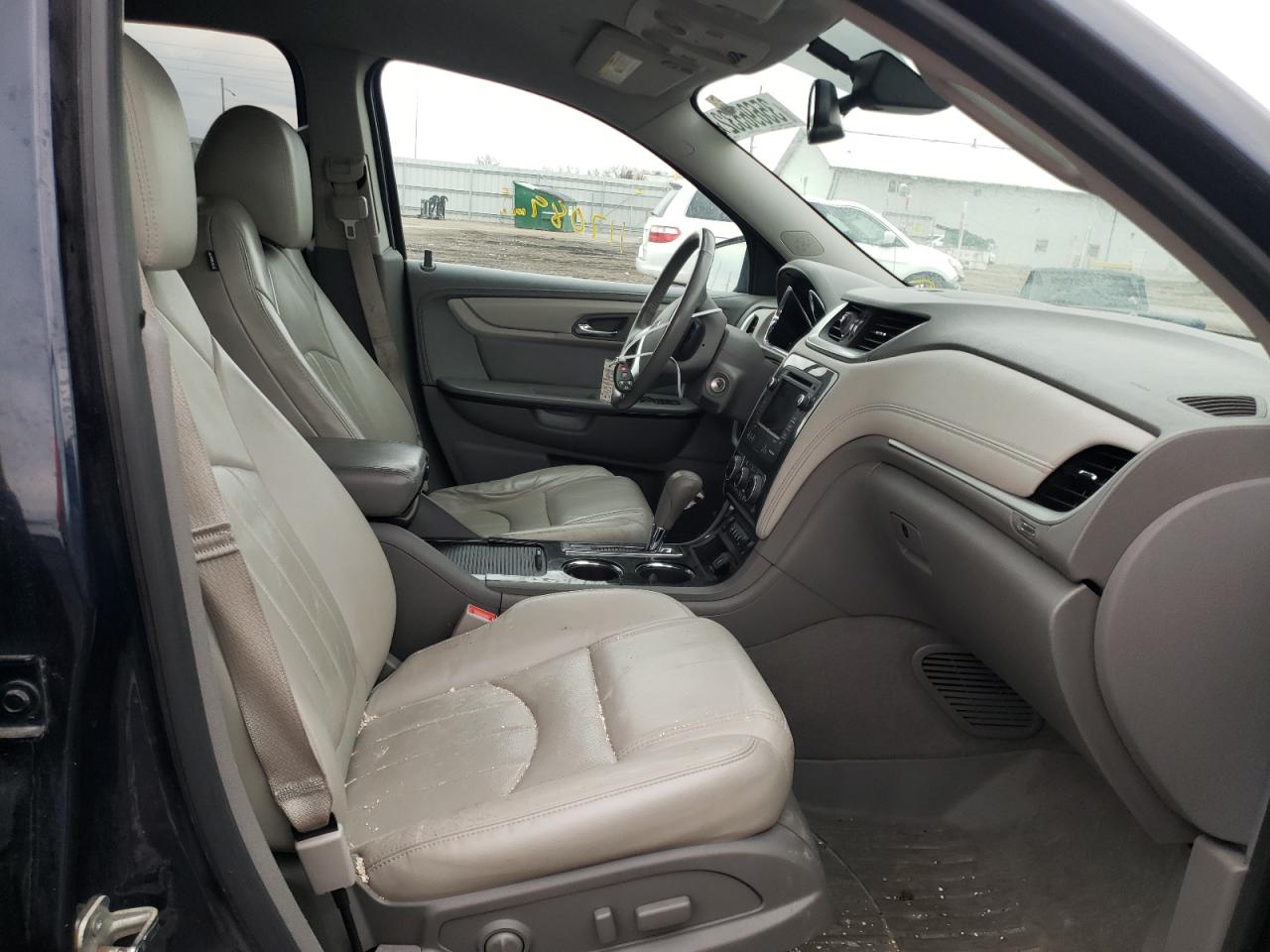 Photo 5 from auction – 2015 CHEVROLET TRAVERSE L with VIN 1GNKRJKD4FJ166293