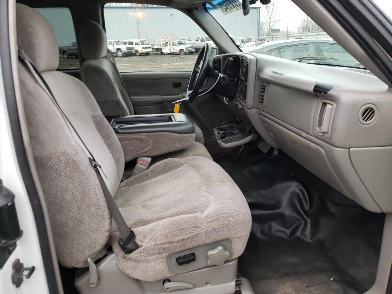 Photo 5 from auction – 1999 CHEVROLET SILVERADO with VIN 1GCEC19T1XE235570
