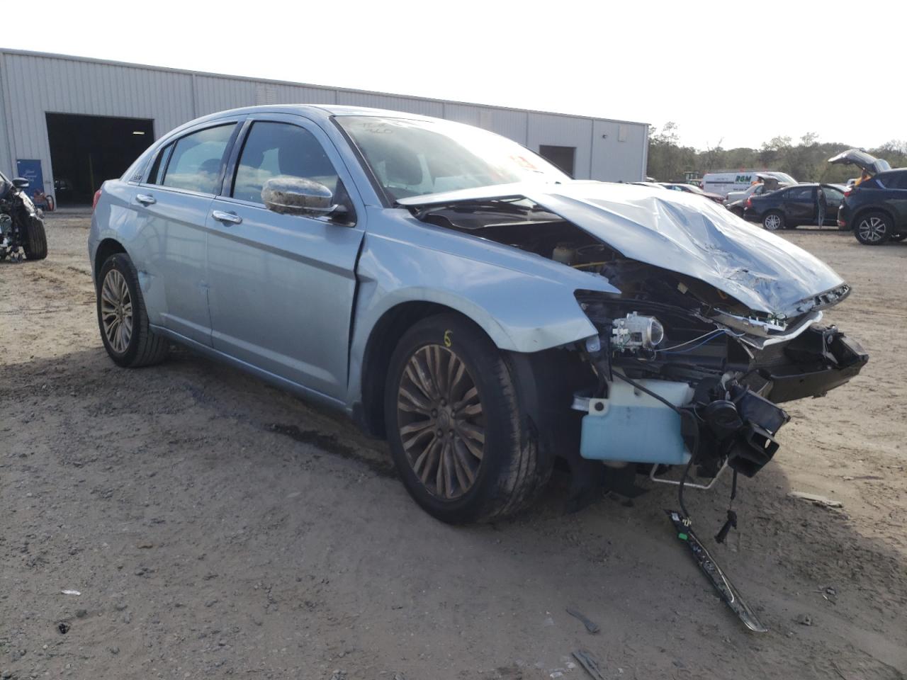 CHRYSLER 200 LIMITE 2013 with VIN 1C3CCBCG6DN520564 - Photo from auction