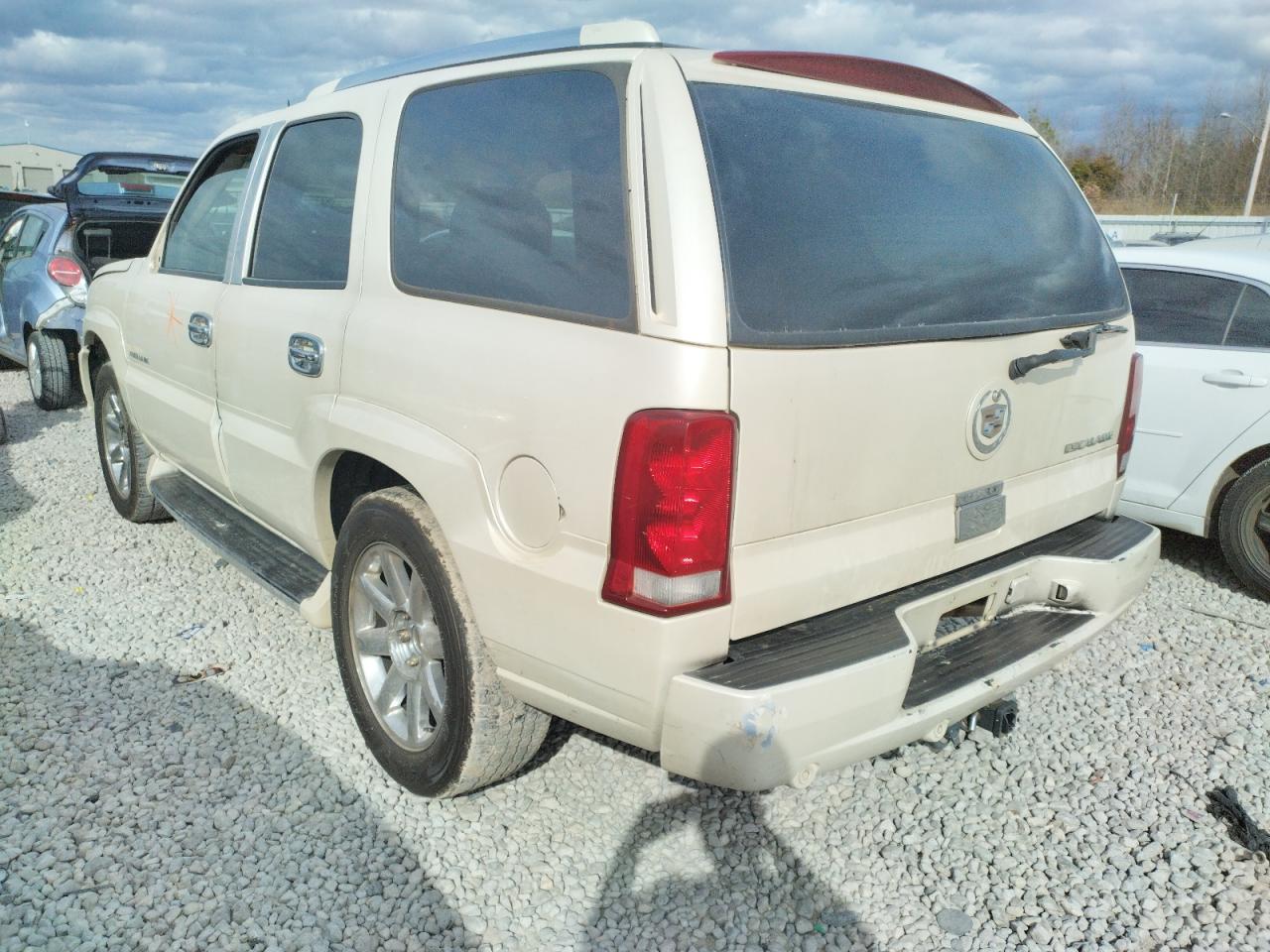 Photo 3 from auction – 2002 CADILLAC ESCALADE L with VIN 1GYEC63T82R268339