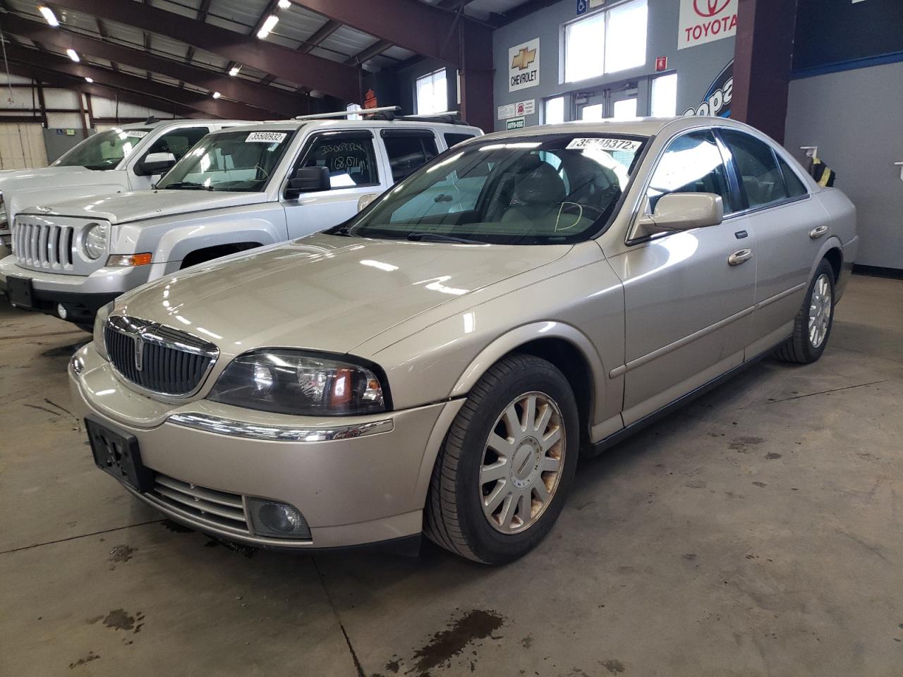 Photo 2 from auction – 2004 LINCOLN LS with VIN 1LNHM86S84Y614943