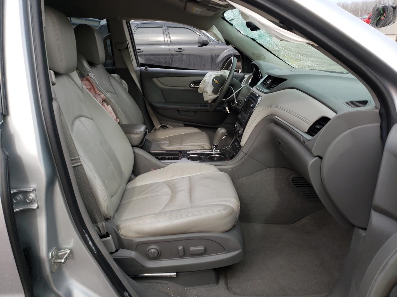 Photo 5 from auction – 2015 CHEVROLET TRAVERSE L with VIN 1GNKRHKD4FJ328514
