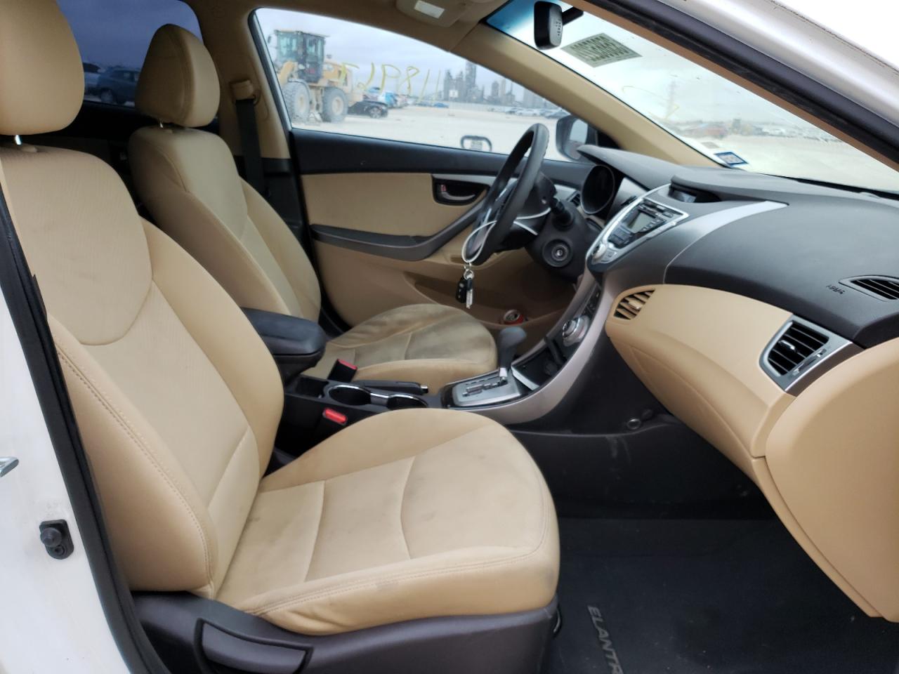 Photo 5 from auction – 2012 HYUNDAI ELANTRA GL with VIN 5NPDH4AE8CH141630