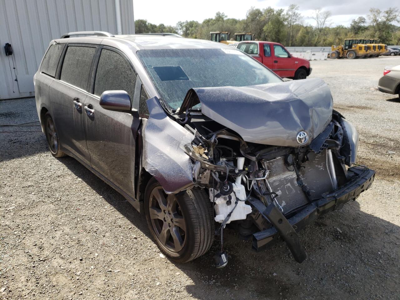 Photo 1 from auction – 2017 TOYOTA SIENNA SE with VIN 5TDXZ3DC4HS799848