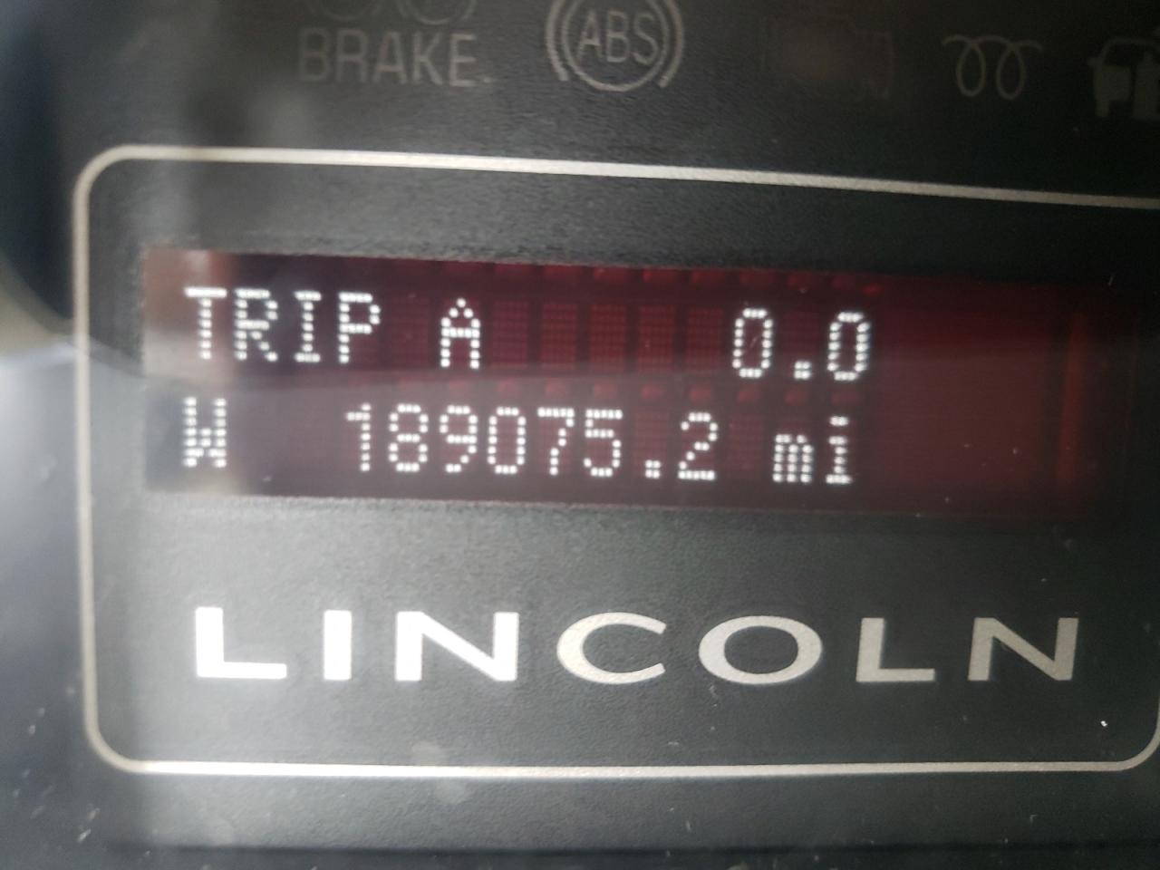 Photo 8 from auction – 2010 LINCOLN NAVIGATOR with VIN 5LMJJ2J59AEJ06614