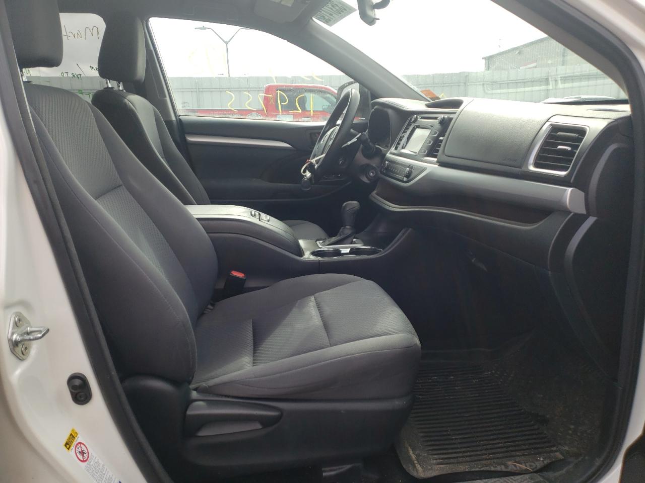 Photo 5 from auction – 2014 TOYOTA HIGHLANDER with VIN 5TDBKRFH6ES009200