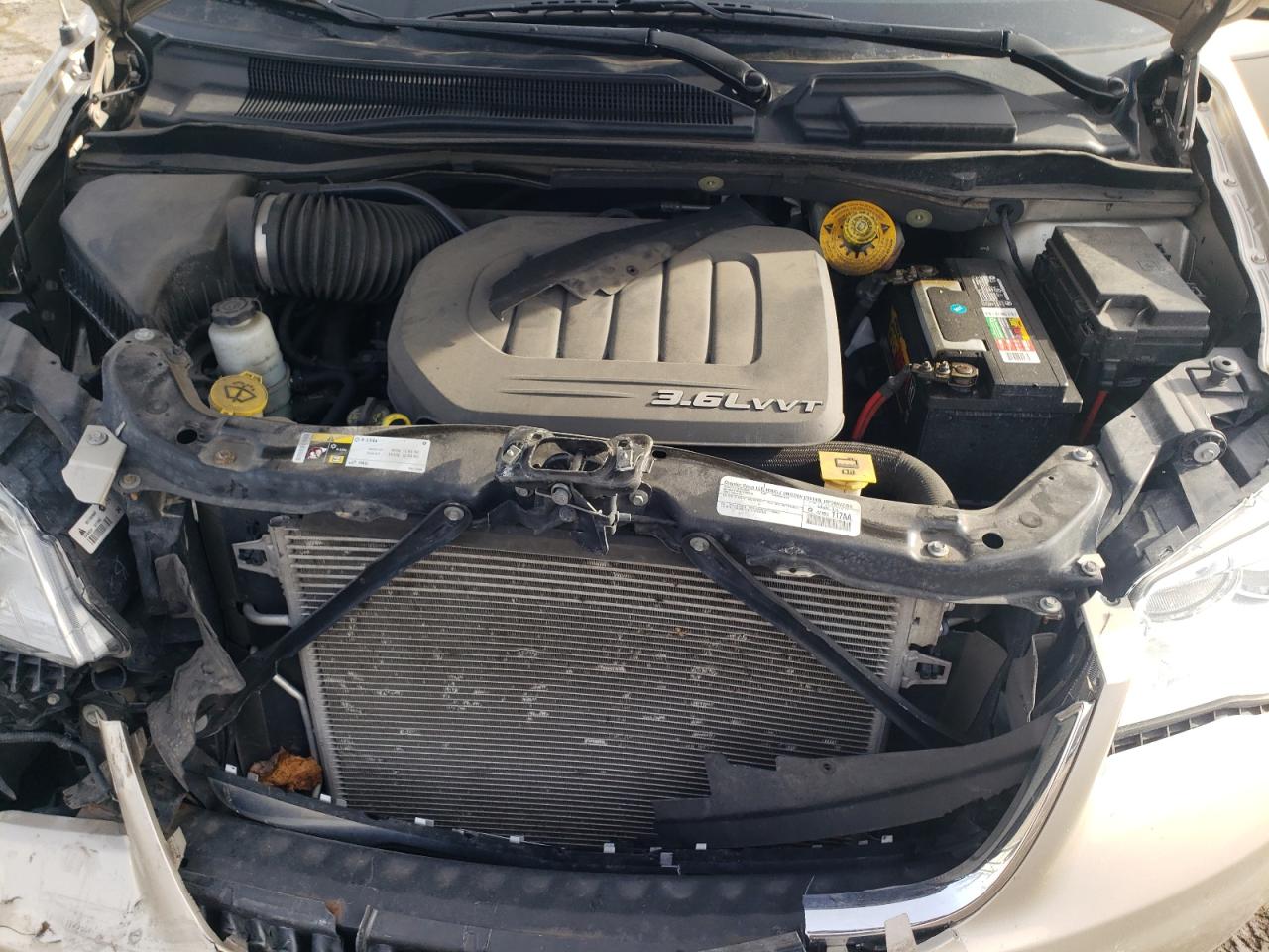 Photo 7 from auction – 2015 CHRYSLER TOWN & COU with VIN 2C4RC1BGXFR562629