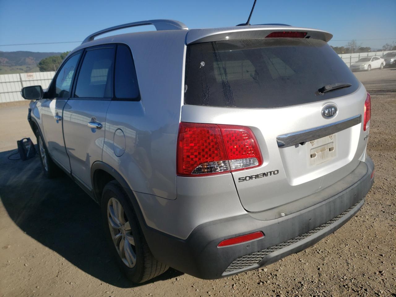 Photo 3 from auction – 2011 KIA SORENTO EX with VIN 5XYKU4A20BG039799