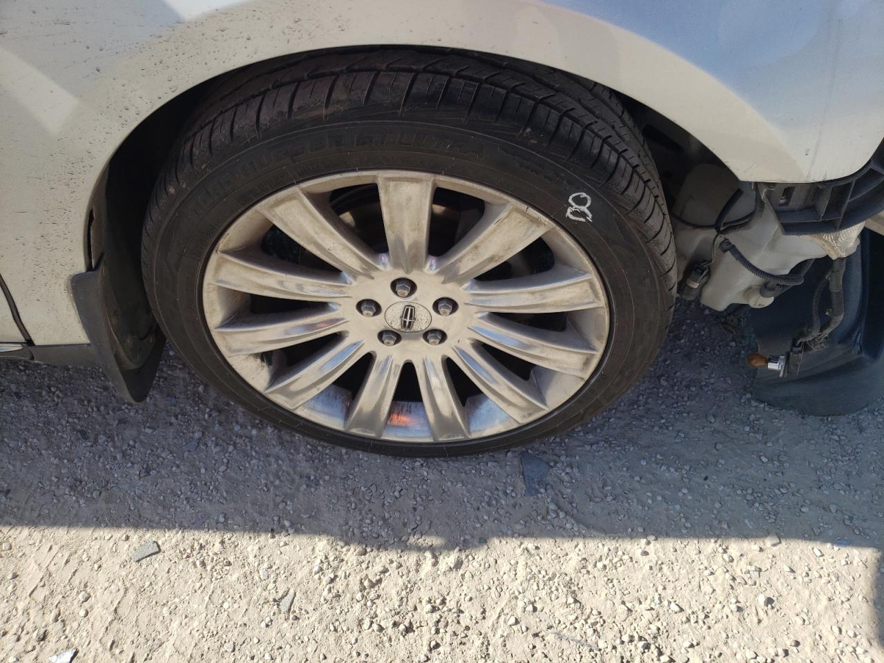 Photo 9 from auction – 2011 LINCOLN MKS with VIN 1LNHL9FT0BG613998