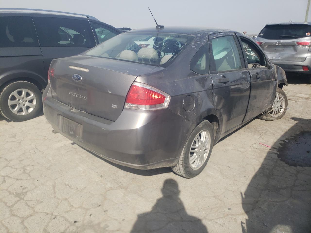Photo 4 from auction – 2011 FORD FOCUS SE with VIN 1FAHP3FN5BW111006