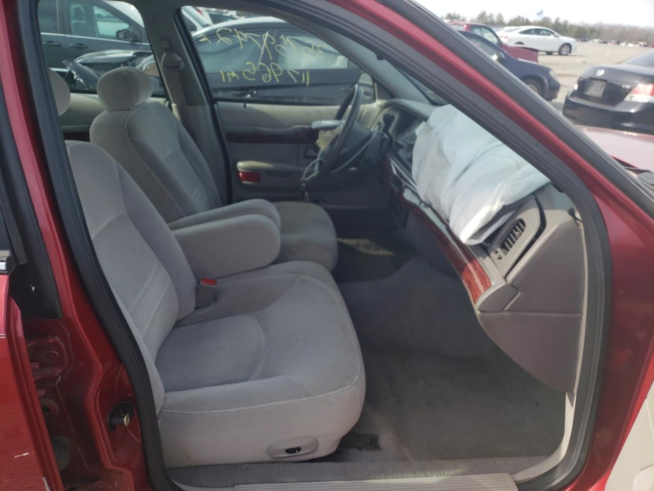 Photo 5 from auction – 2001 MERCURY GRAND MARQ with VIN 2MEFM75W11X683557