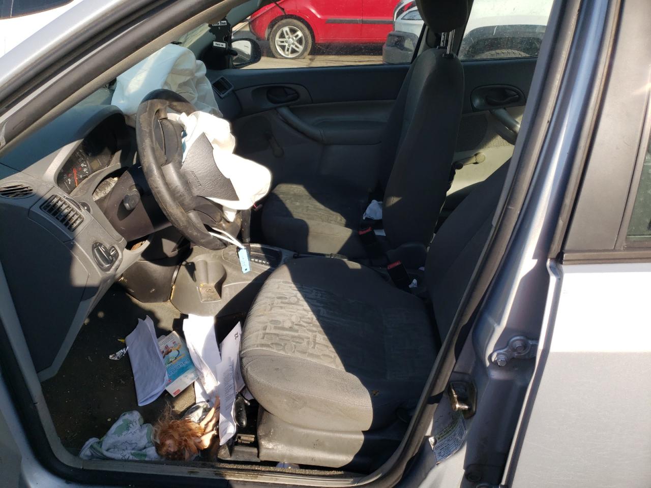 Photo 5 from auction – 2005 FORD FOCUS ZX4 with VIN 1FAFP34N85W102217