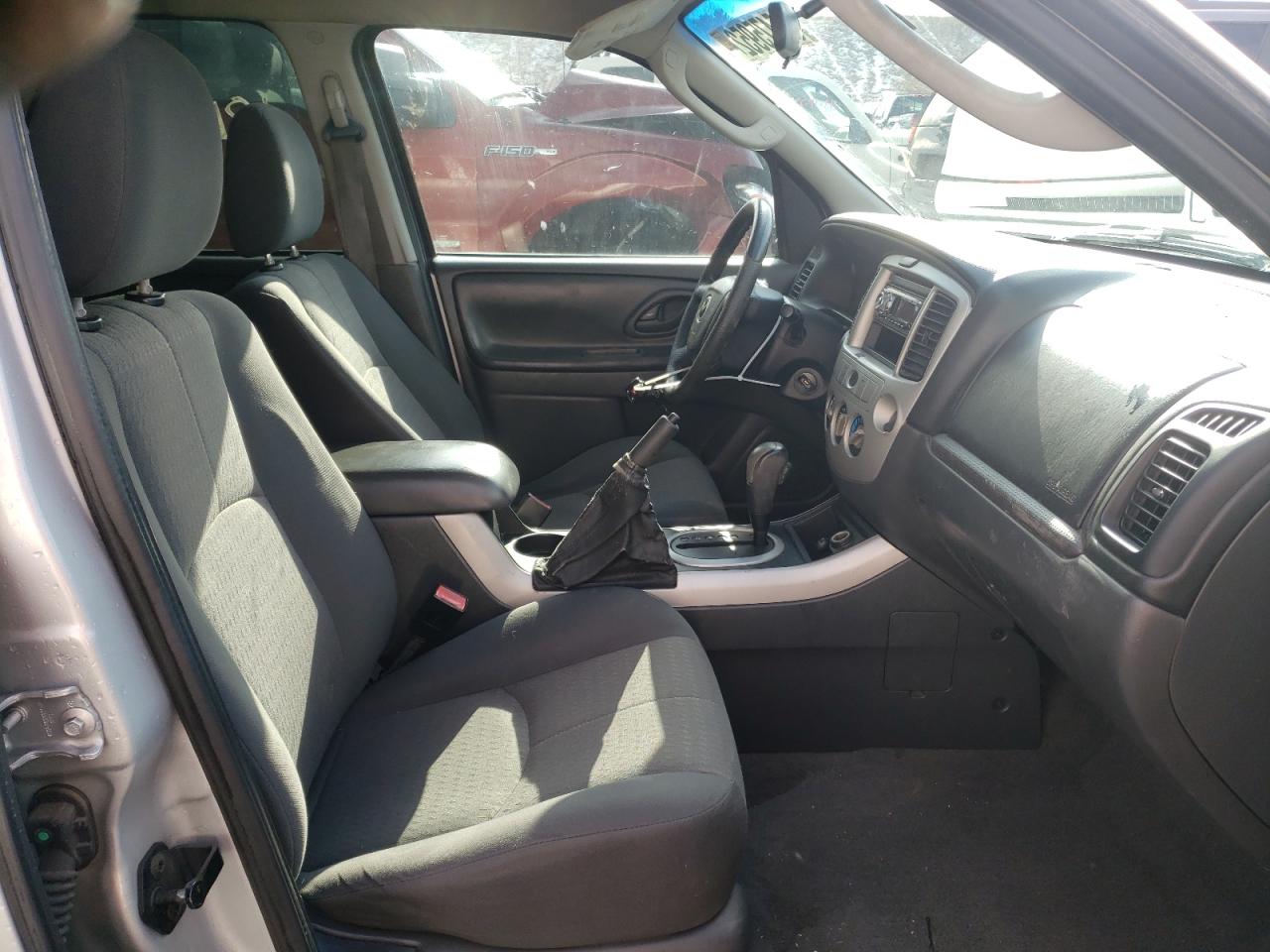 Photo 5 from auction – 2005 MAZDA TRIBUTE I with VIN 4F2YZ02Z75KM55573