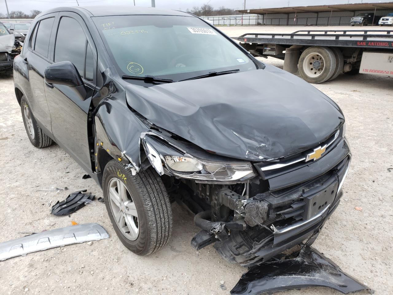 CHEVROLET TRAX LS 2020 with VIN KL7CJKSB4LB023596 - Photo from auction