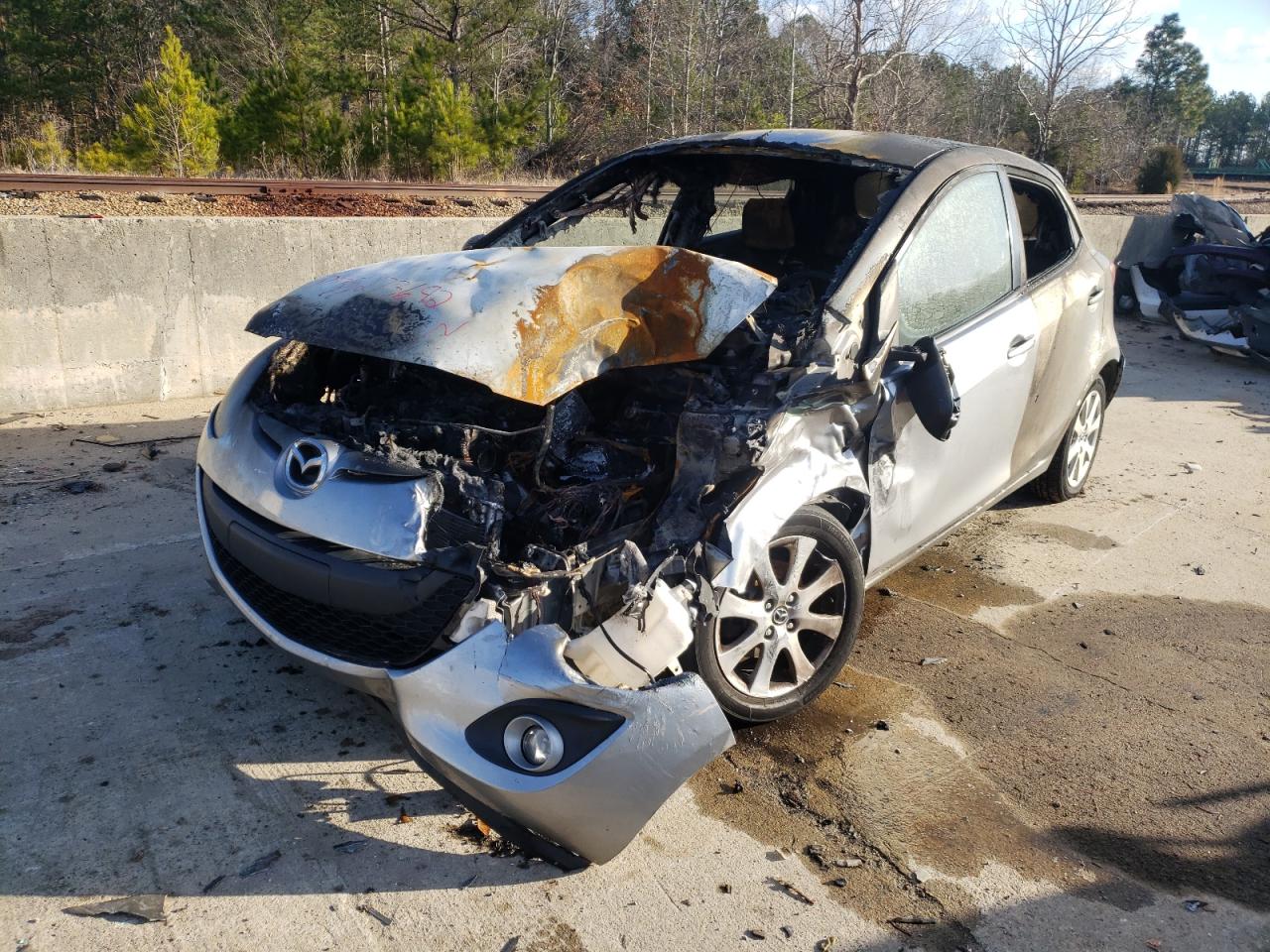 Photo 2 from auction – 2013 MAZDA MAZDA2 with VIN JM1DE1LY3D0155903