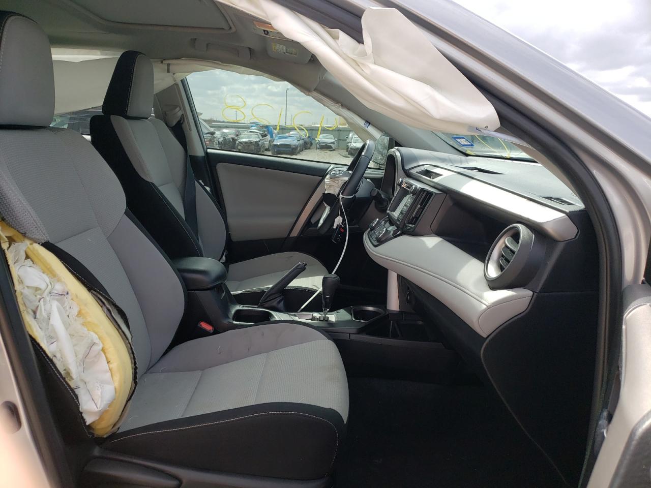 Photo 5 from auction – 2017 TOYOTA RAV4 XLE with VIN 2T3WFREV6HW403120