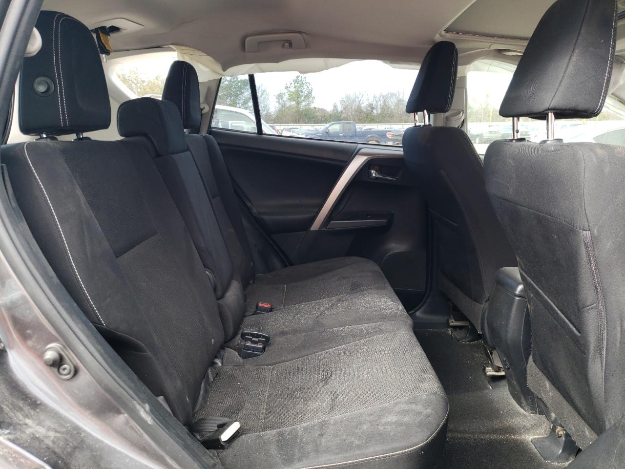 Photo 6 from auction – 2016 TOYOTA RAV4 XLE with VIN JTMWFREV3GJ061185