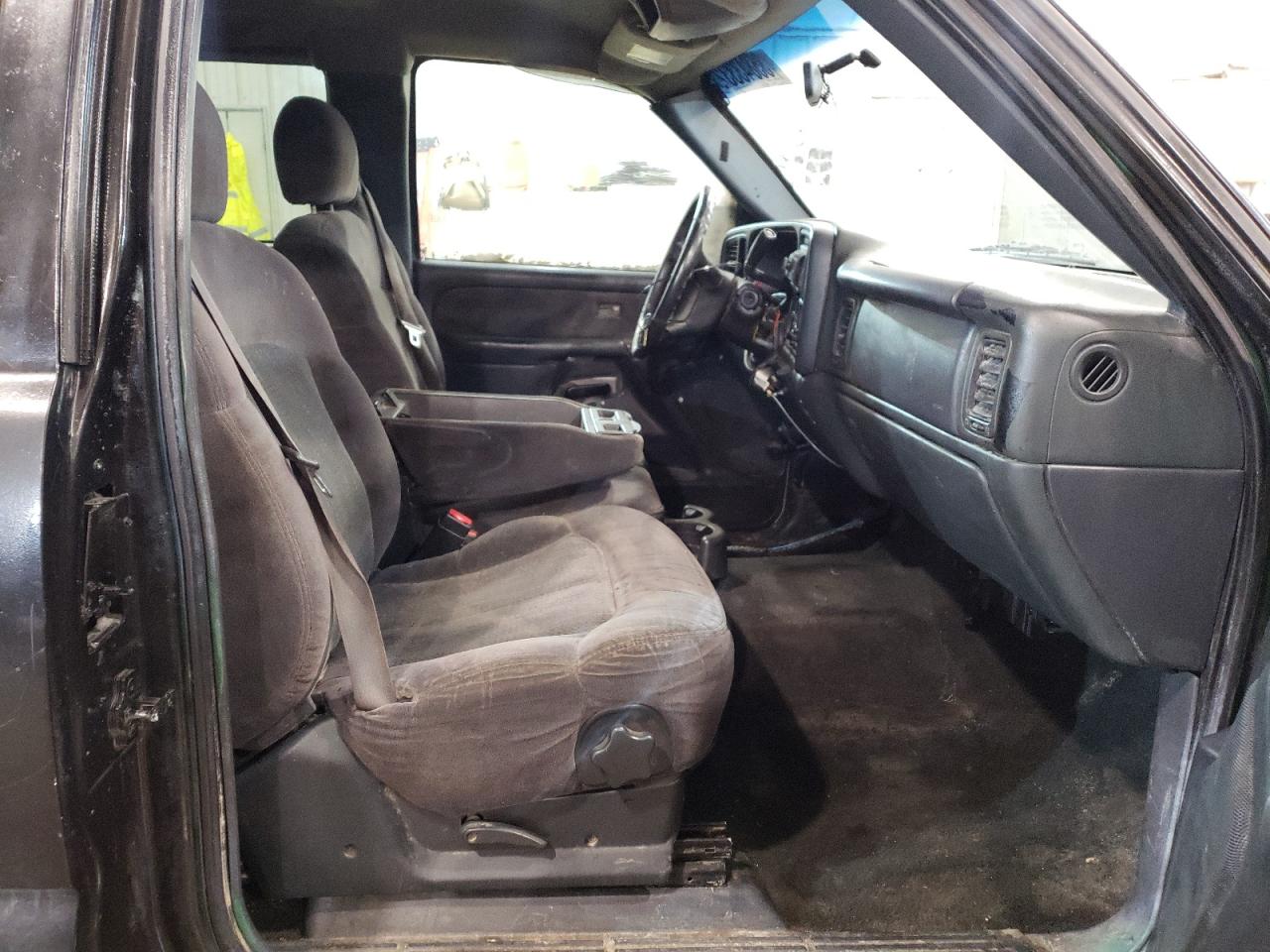 Photo 5 from auction – 2002 CHEVROLET SILVERADO with VIN 2GCEC19V221230745