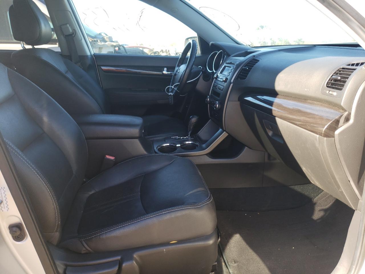 Photo 5 from auction – 2011 KIA SORENTO EX with VIN 5XYKU4A20BG039799